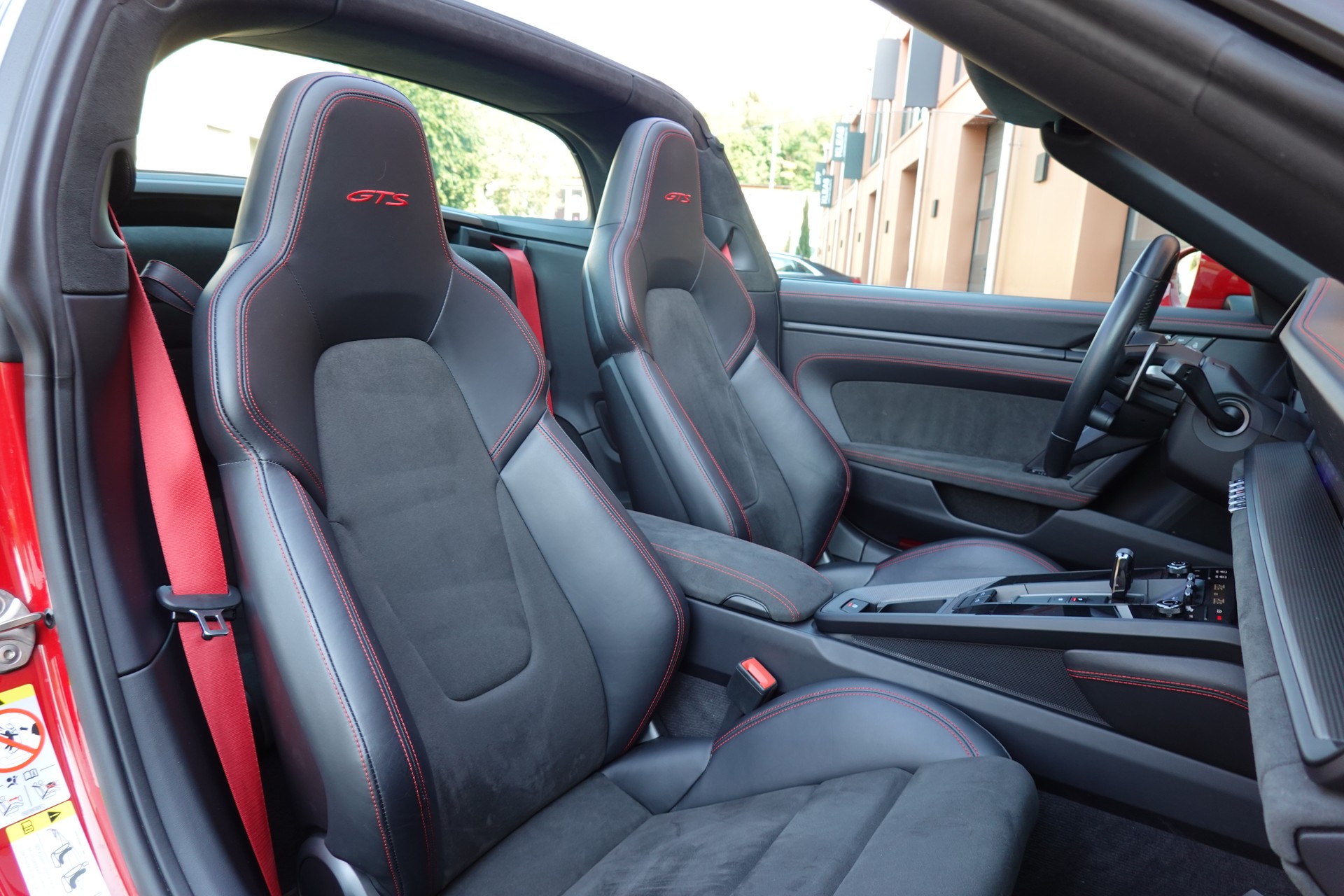 PORSCHE 911 Targa 4 GTS PDK - "1ère Main * Porsche Approved * Son BOSE * Toutes Roues Direct. * Sièges Sport 18 Posit avec Mémoire"-image-29