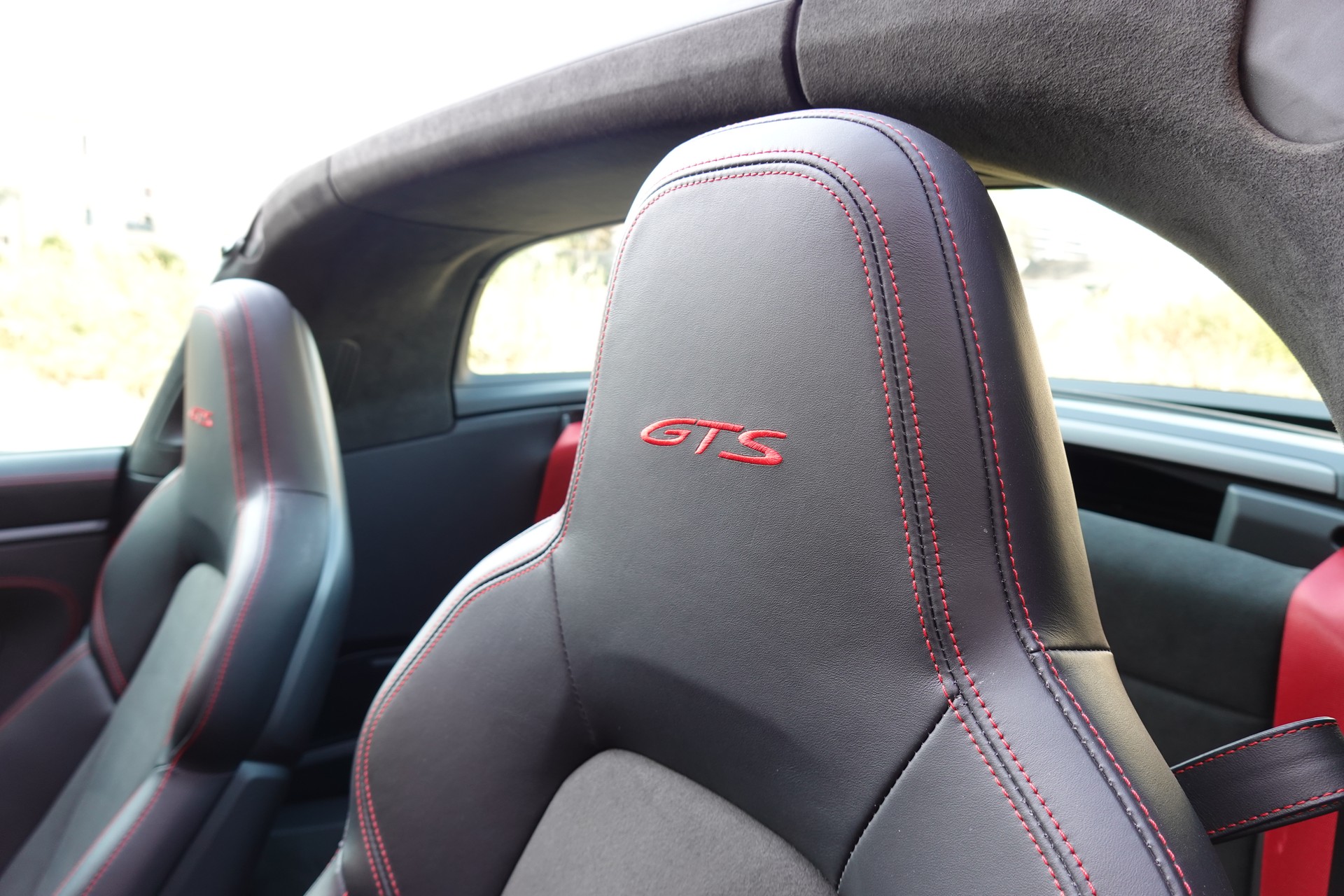 PORSCHE 911 Targa 4 GTS PDK - "1ère Main * Porsche Approved * Son BOSE * Toutes Roues Direct. * Sièges Sport 18 Posit avec Mémoire"-image-28