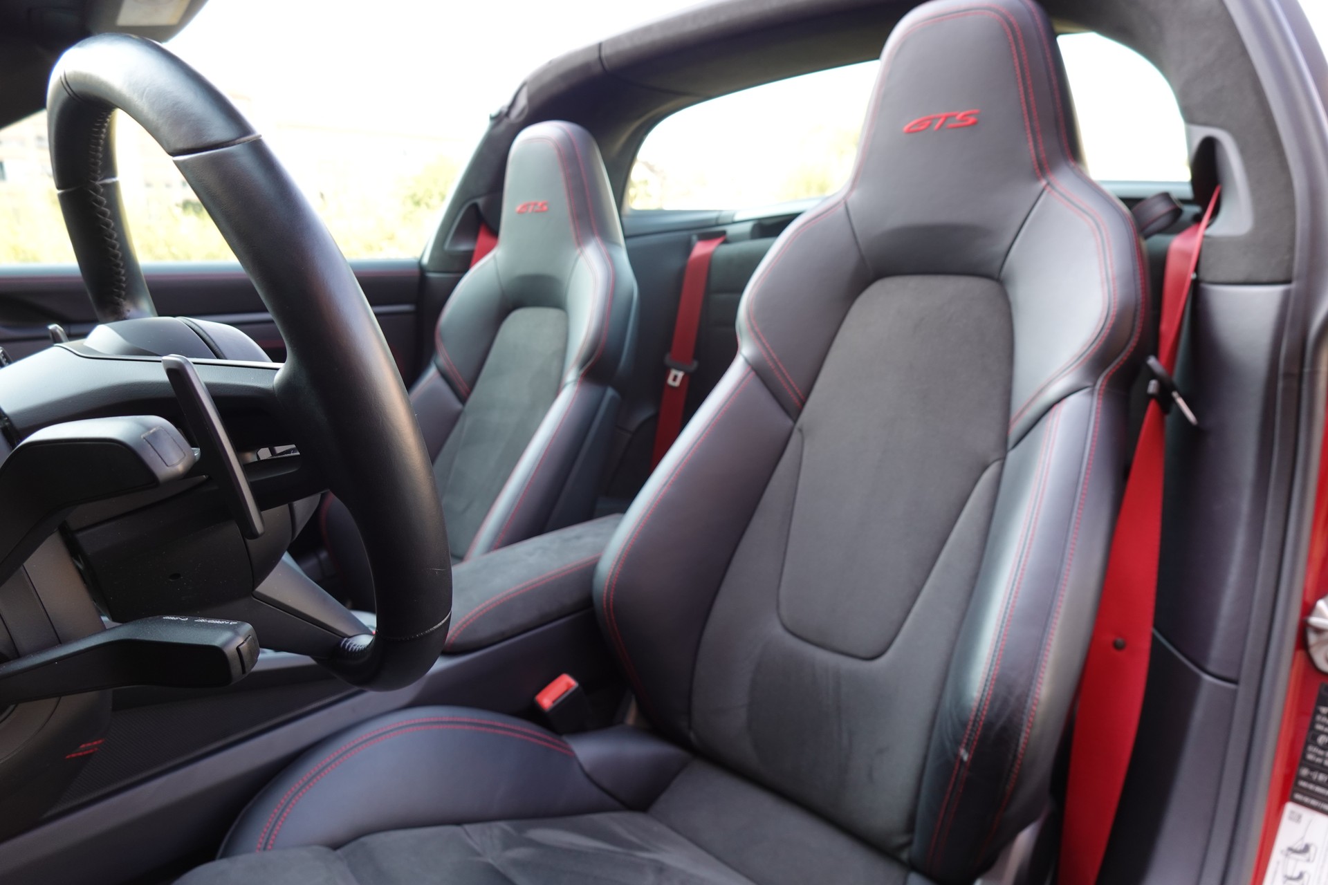 PORSCHE 911 Targa 4 GTS PDK - "1ère Main * Porsche Approved * Son BOSE * Toutes Roues Direct. * Sièges Sport 18 Posit avec Mémoire"-image-27