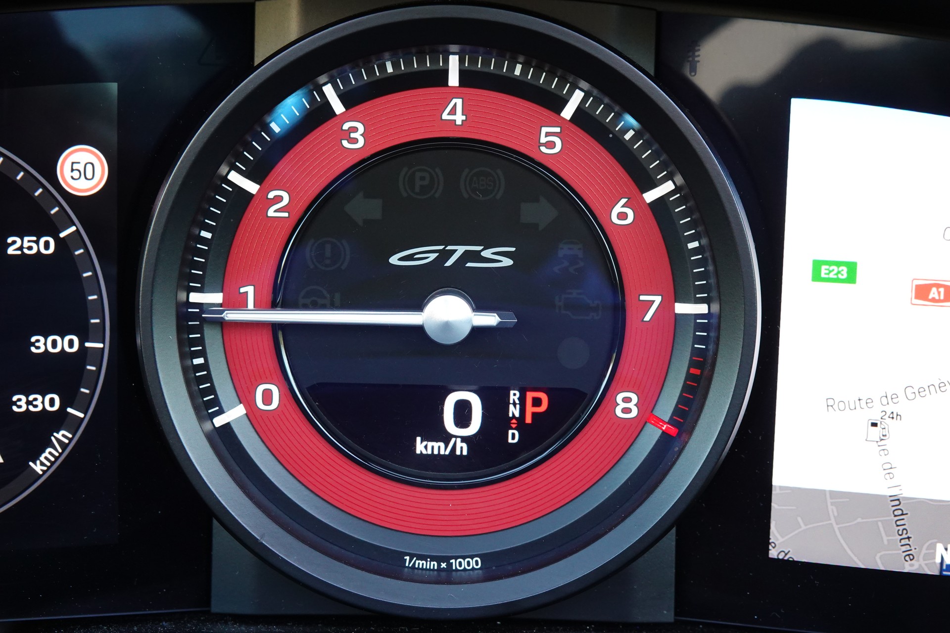 PORSCHE 911 Targa 4 GTS PDK - "1ère Main * Porsche Approved * Son BOSE * Toutes Roues Direct. * Sièges Sport 18 Posit avec Mémoire"-image-17