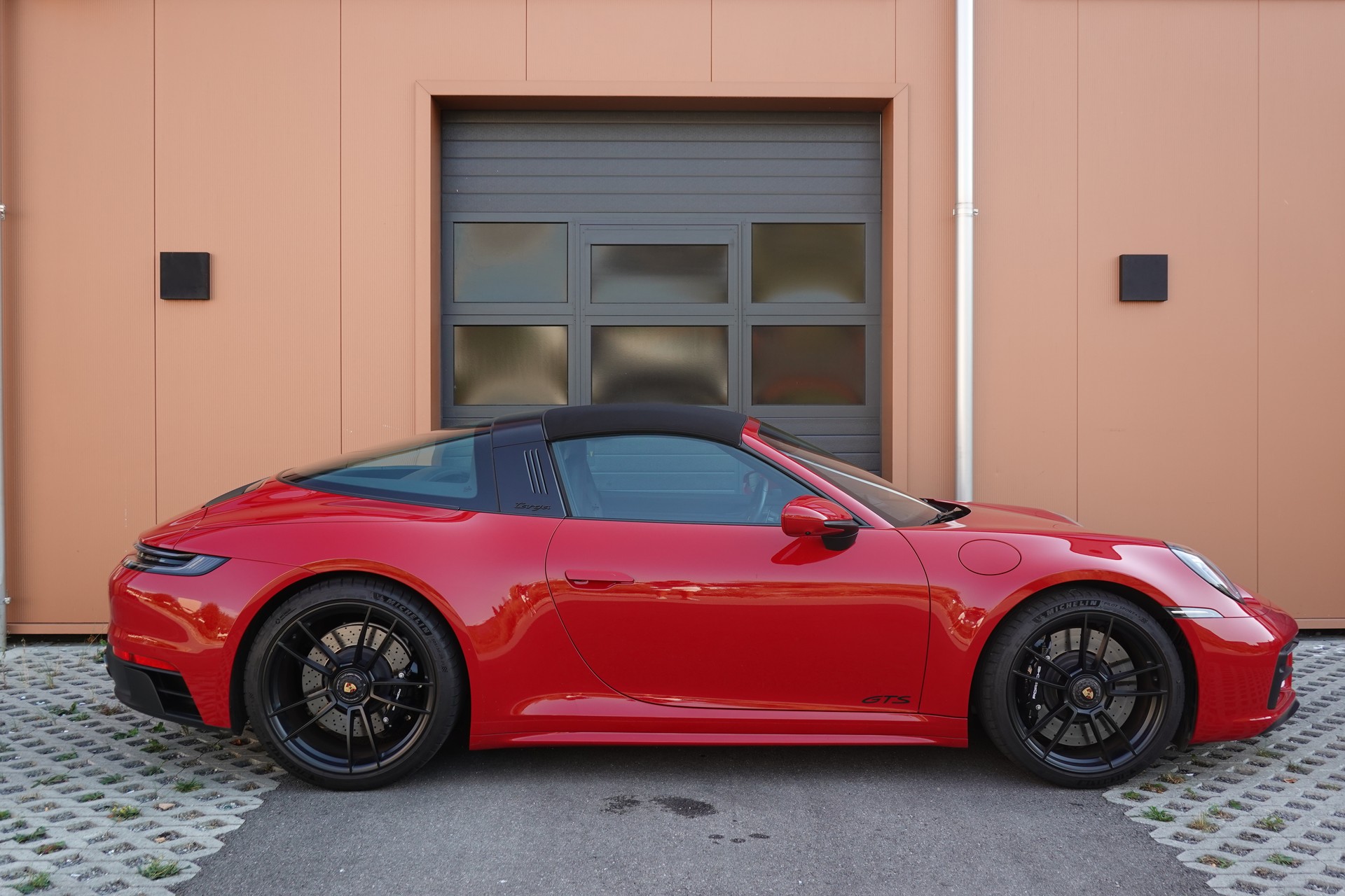 PORSCHE 911 Targa 4 GTS PDK - "1ère Main * Porsche Approved * Son BOSE * Toutes Roues Direct. * Sièges Sport 18 Posit avec Mémoire"-showroom-element-2