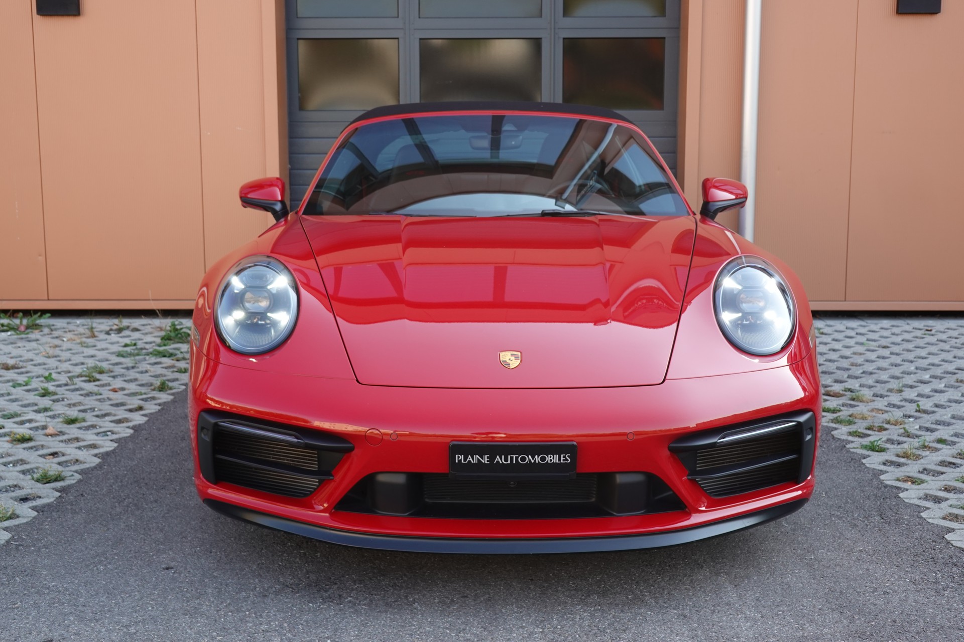PORSCHE 911 Targa 4 GTS PDK - "1ère Main * Porsche Approved * Son BOSE * Toutes Roues Direct. * Sièges Sport 18 Posit avec Mémoire"-showroom-element-1