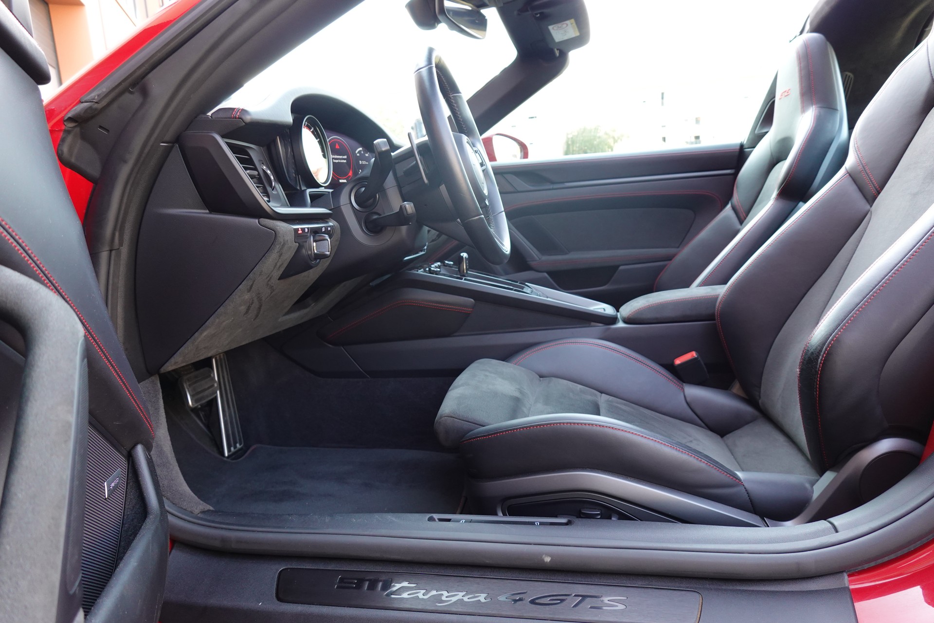 PORSCHE 911 Targa 4 GTS PDK - "1ère Main * Porsche Approved * Son BOSE * Toutes Roues Direct. * Sièges Sport 18 Posit avec Mémoire"-image-14