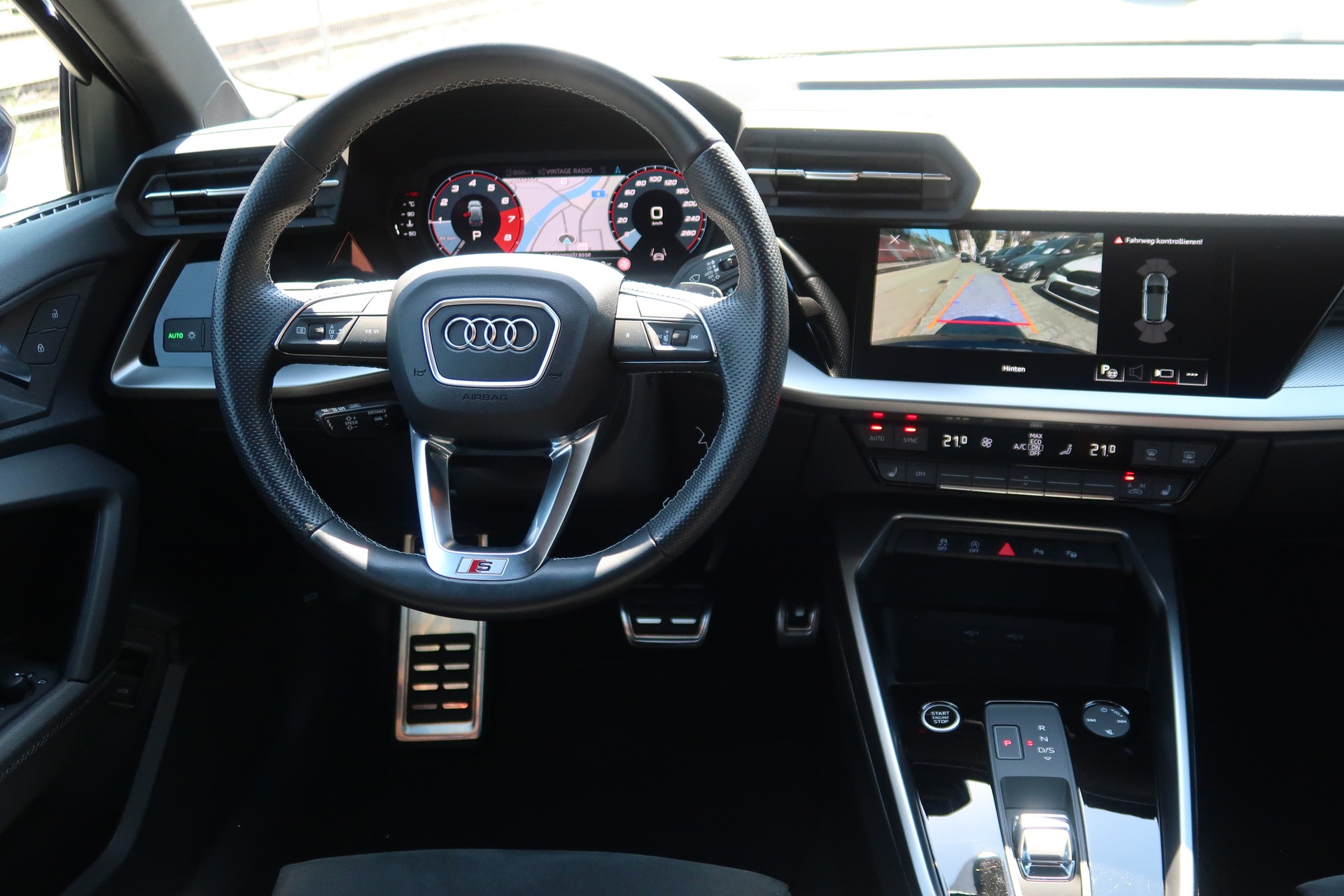 AUDI A3 Sportback 35 TFSI Attraction S-tronic-image-8
