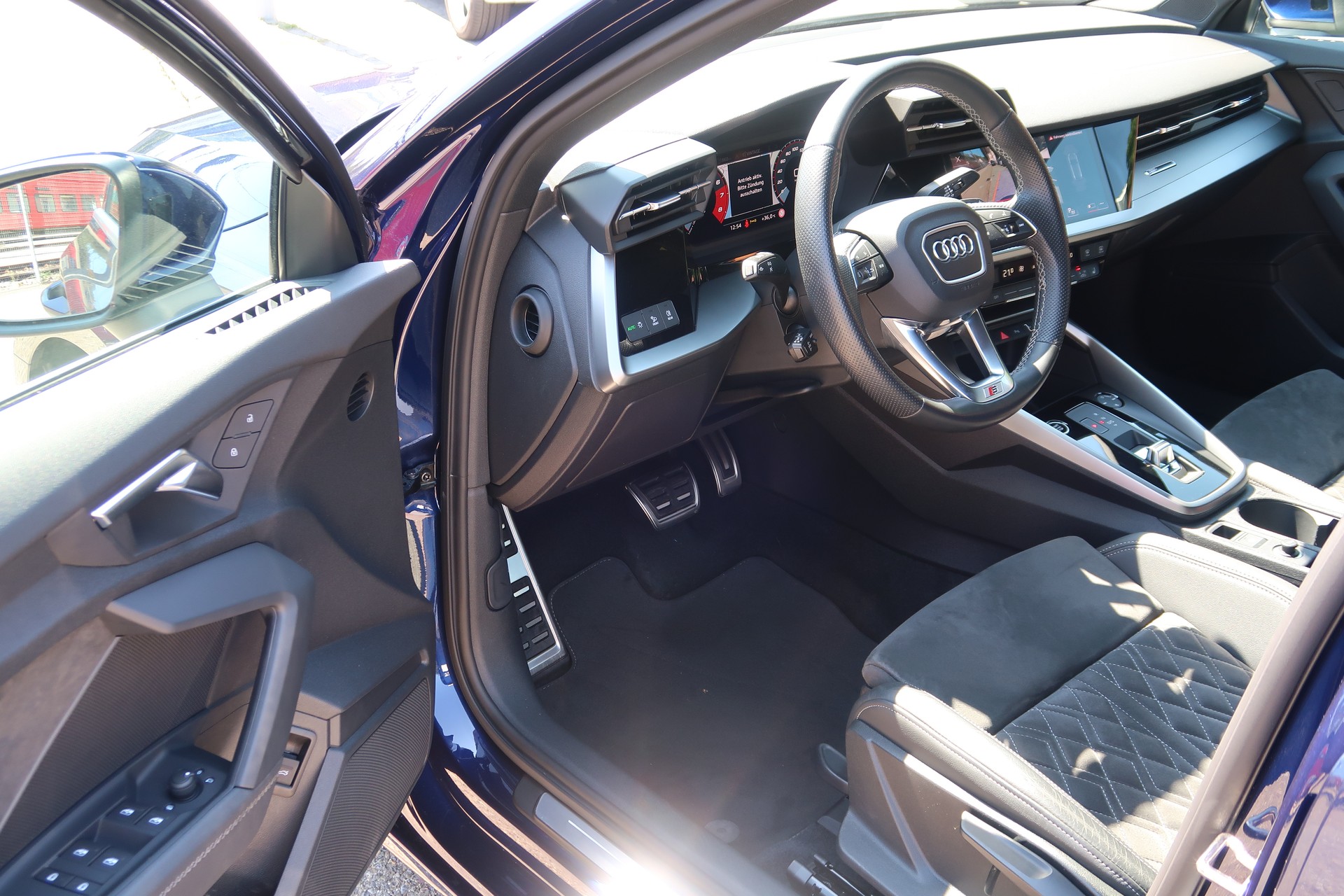 AUDI A3 Sportback 35 TFSI Attraction S-tronic-image-7