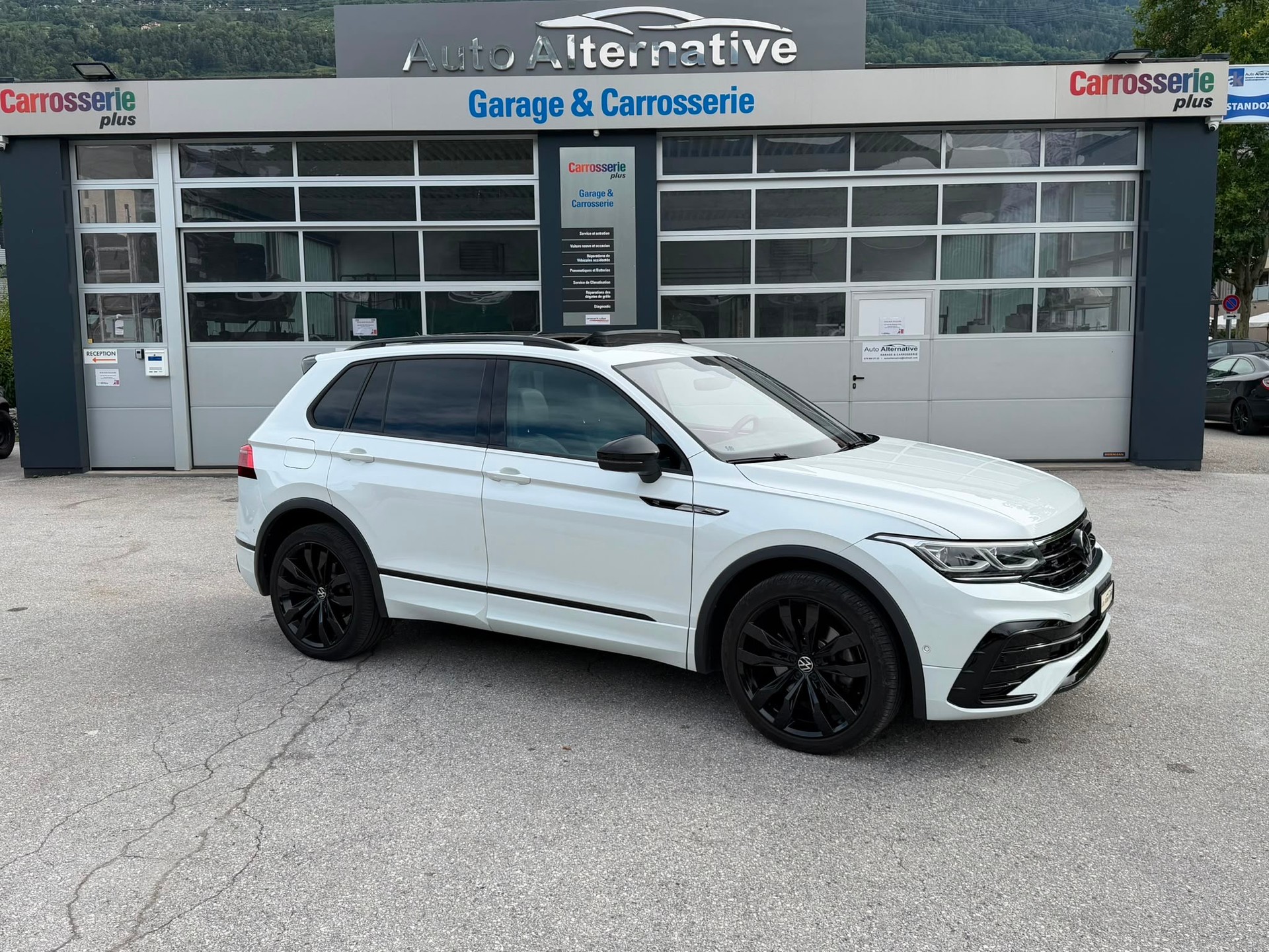 VW Tiguan 2.0 TDI SCR R-Line 4Motion DSG-showroom-element-1