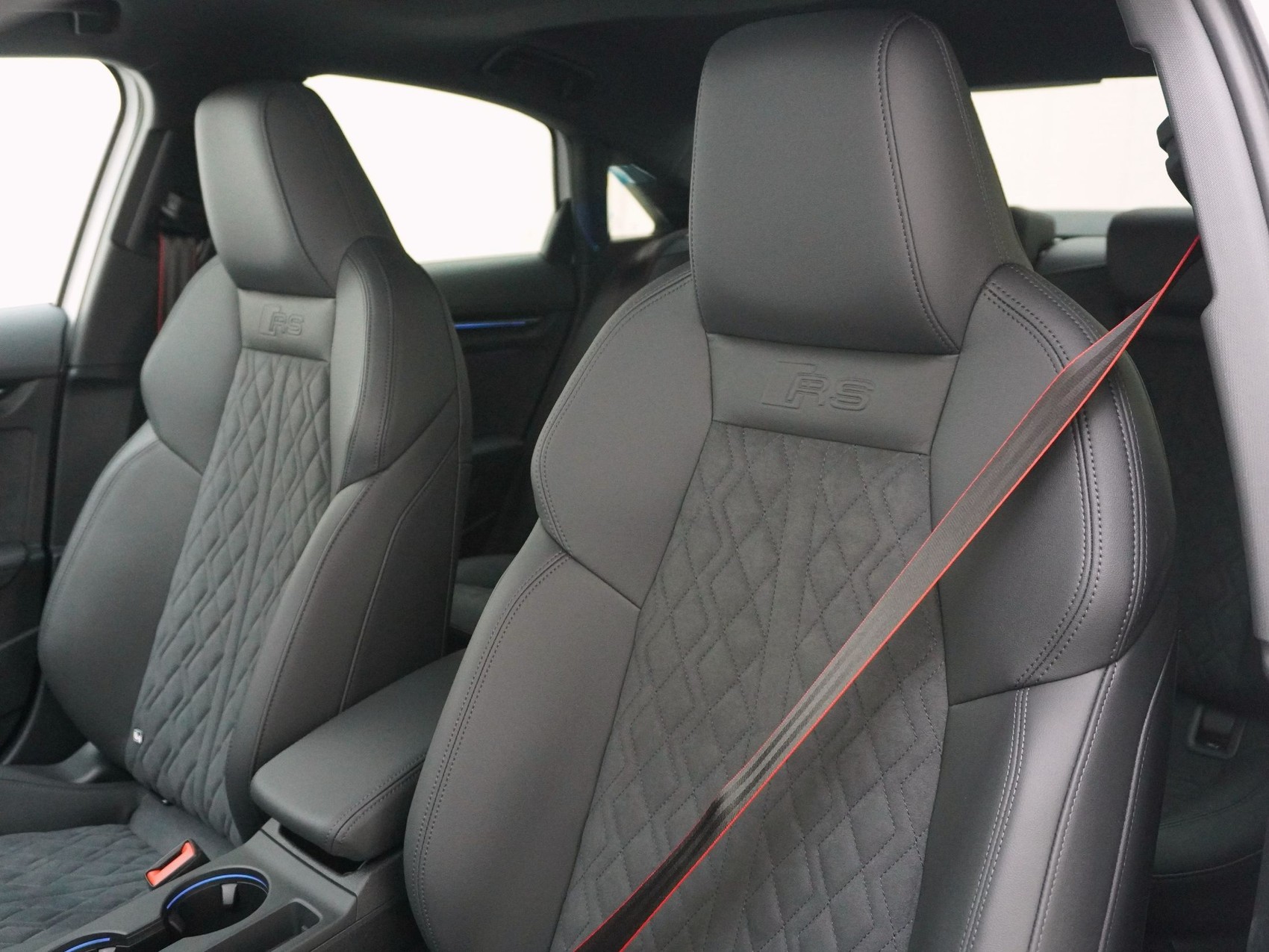 AUDI RS3 Limousine 2.5 TFSI quattro S-Tronic-image-14