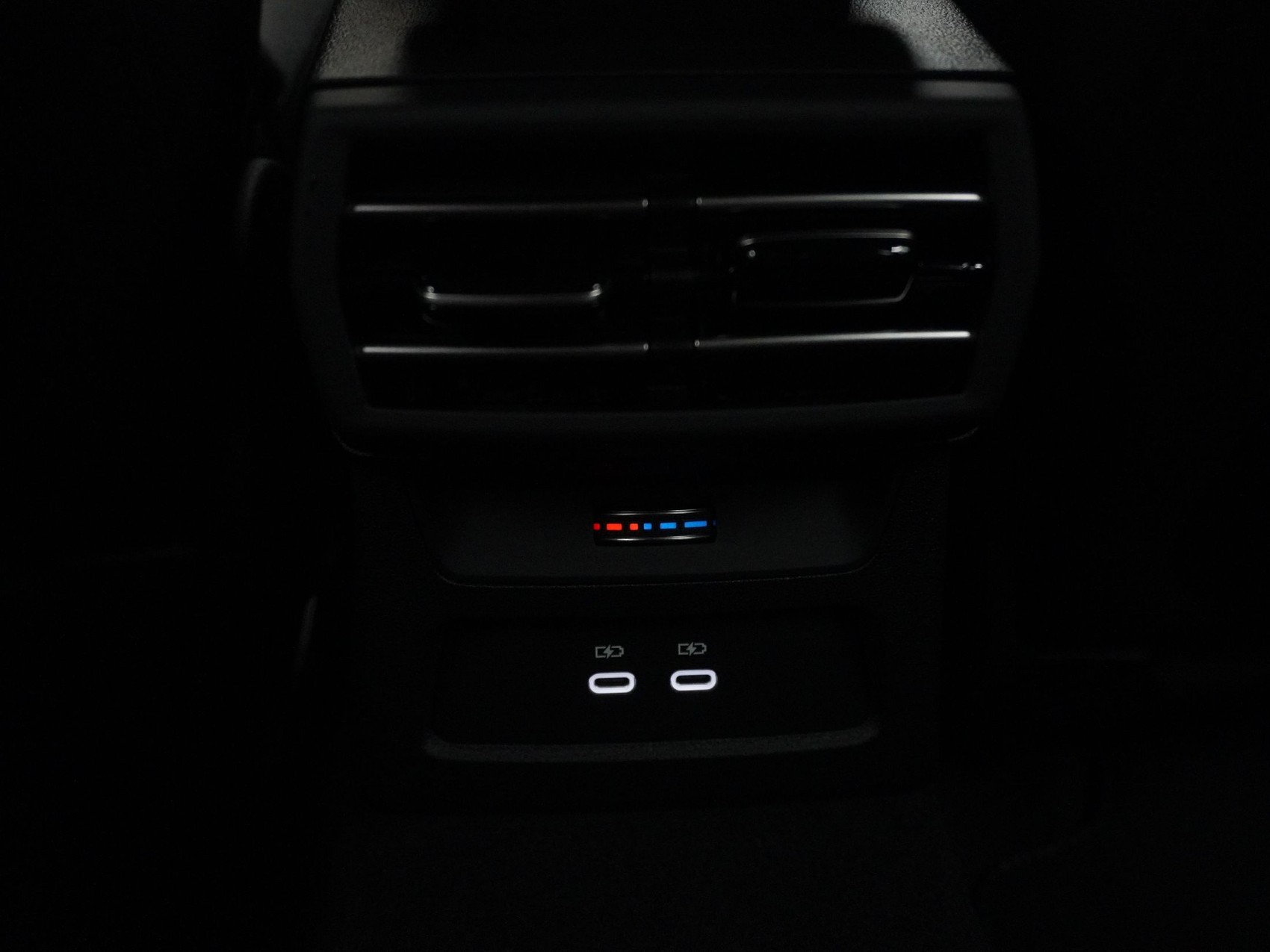 AUDI RS3 Limousine 2.5 TFSI quattro S-Tronic-image-26