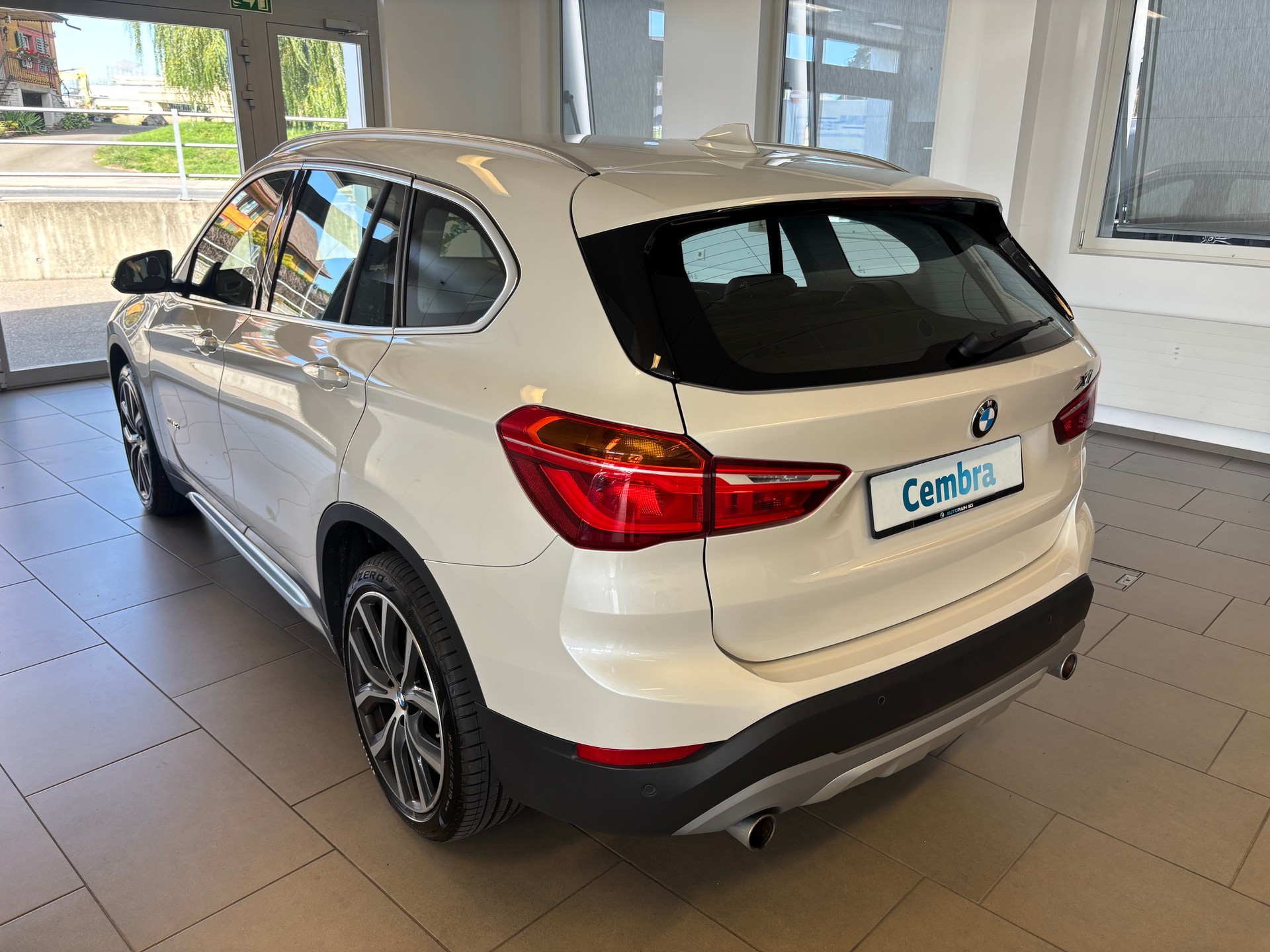 BMW X1 xDrive 20d xLine Steptronic-showroom-element-3