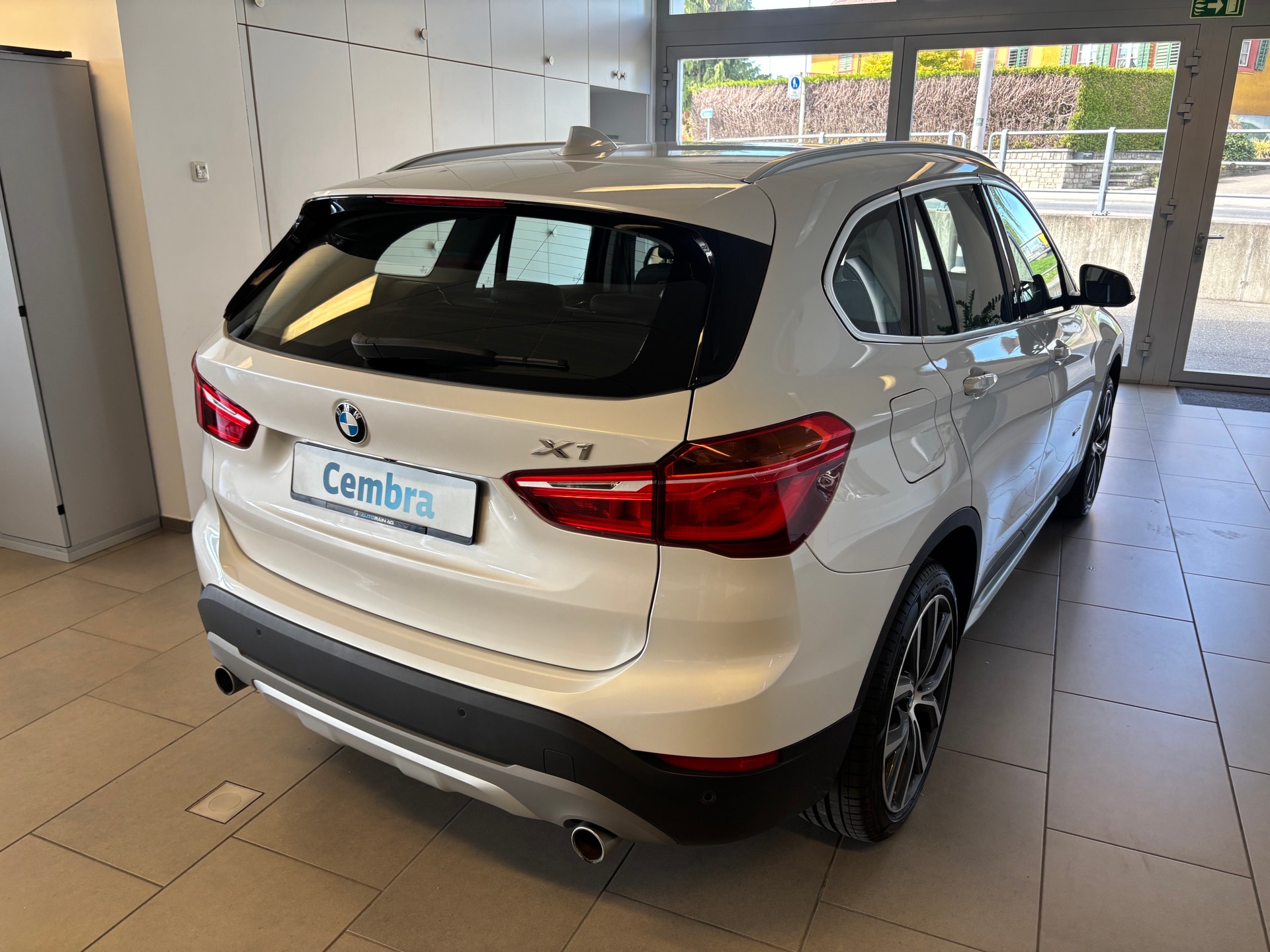 BMW X1 xDrive 20d xLine Steptronic-showroom-element-2