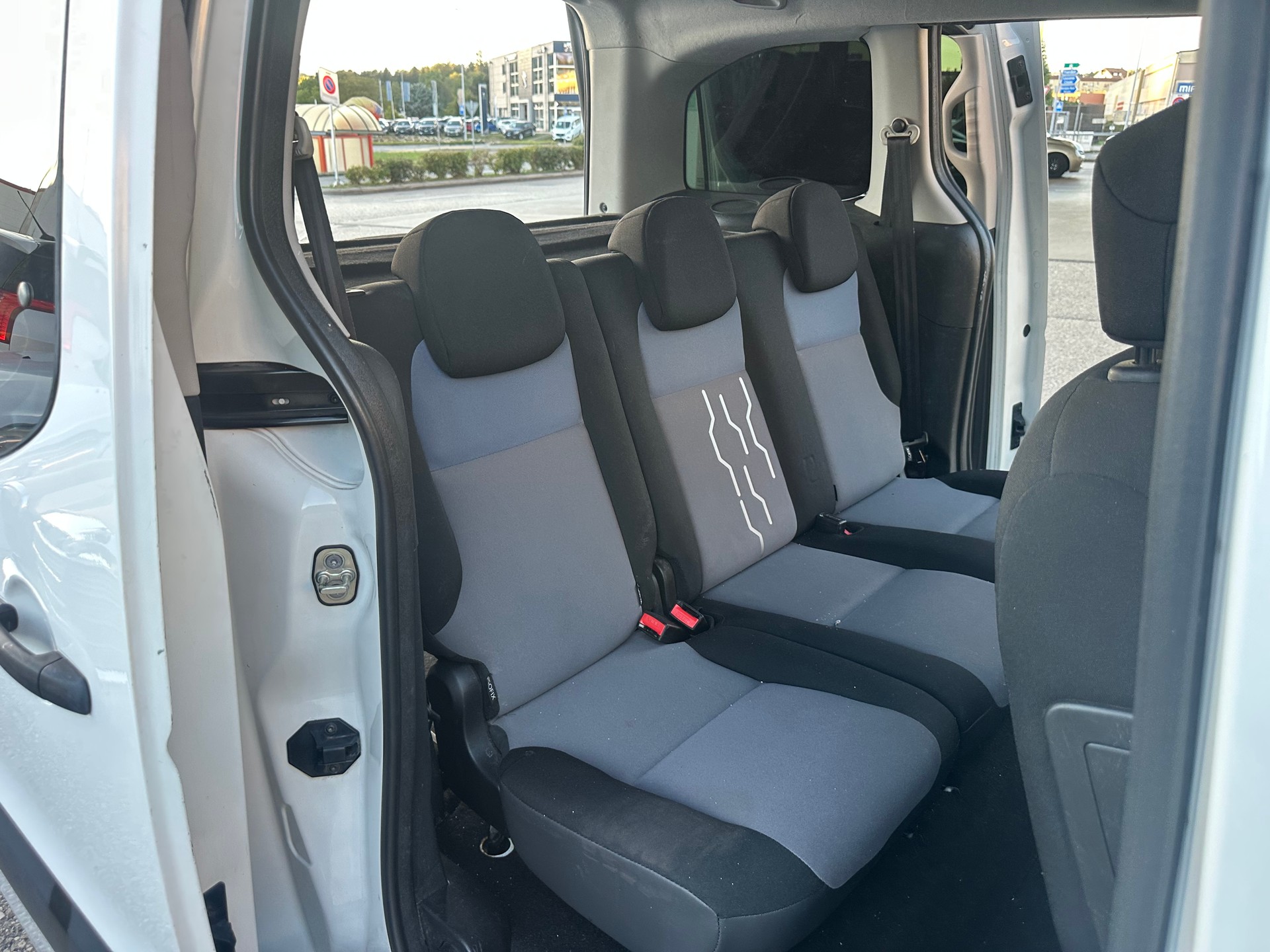 PEUGEOT Partner 1.6 e-HDI Family-image-14