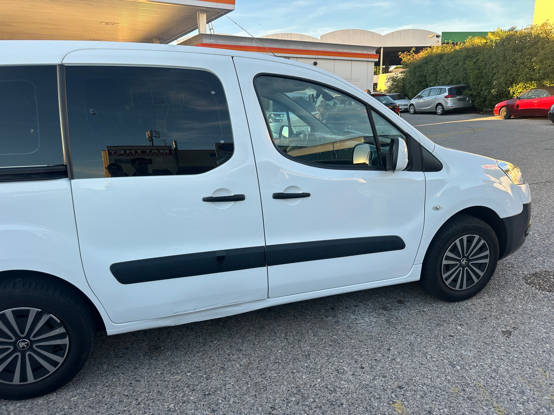 PEUGEOT Partner 1.6 e-HDI Family-image-9