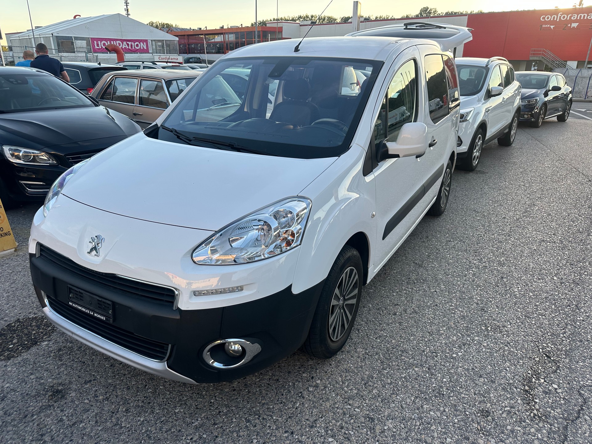 PEUGEOT Partner 1.6 e-HDI Family-image-1