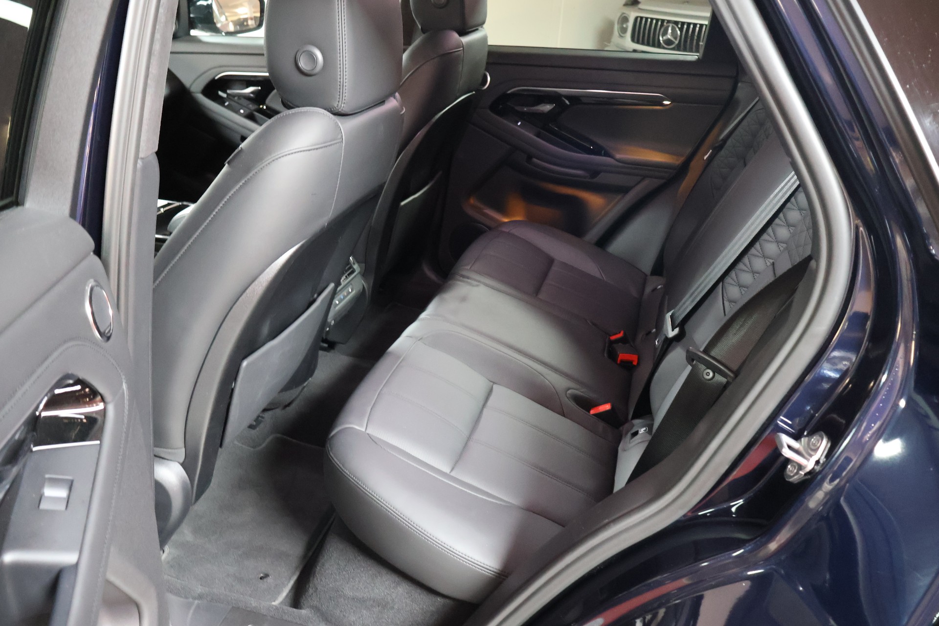 LAND ROVER Range Rover Evoque R-Dynamic P 300e AB AT8-image-19