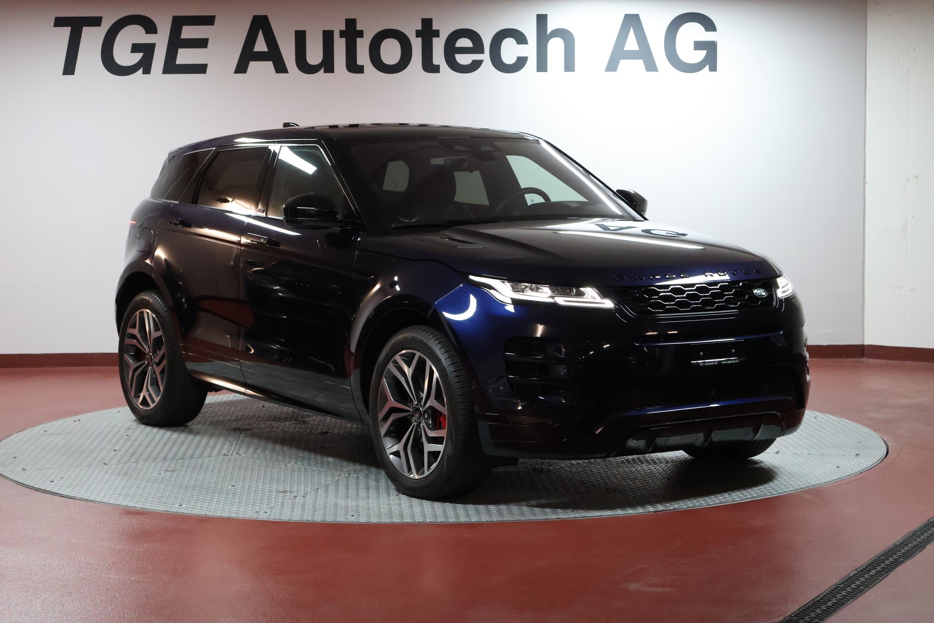 LAND ROVER Range Rover Evoque R-Dynamic P 300e AB AT8-showroom-element-2