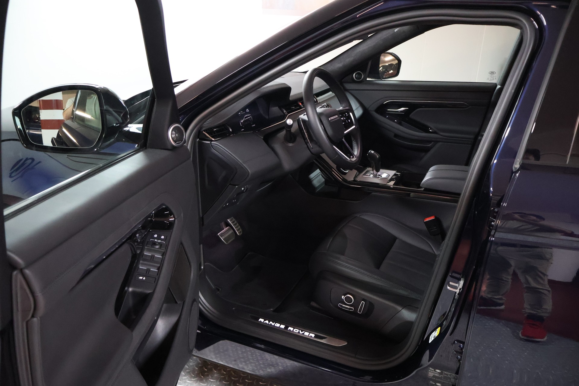 LAND ROVER Range Rover Evoque R-Dynamic P 300e AB AT8-image-7