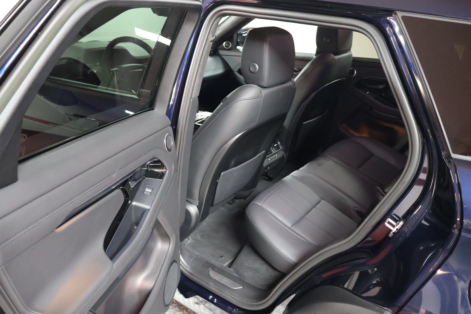 LAND ROVER Range Rover Evoque R-Dynamic P 300e AB AT8-image-18