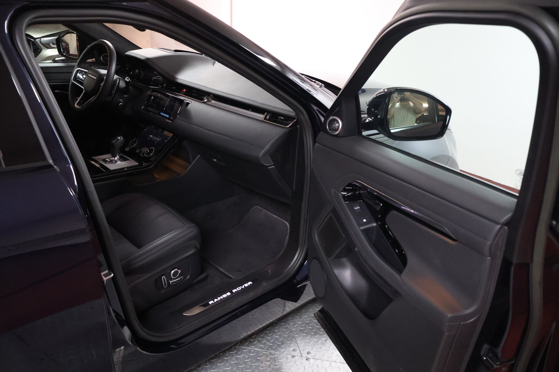 LAND ROVER Range Rover Evoque R-Dynamic P 300e AB AT8-image-16