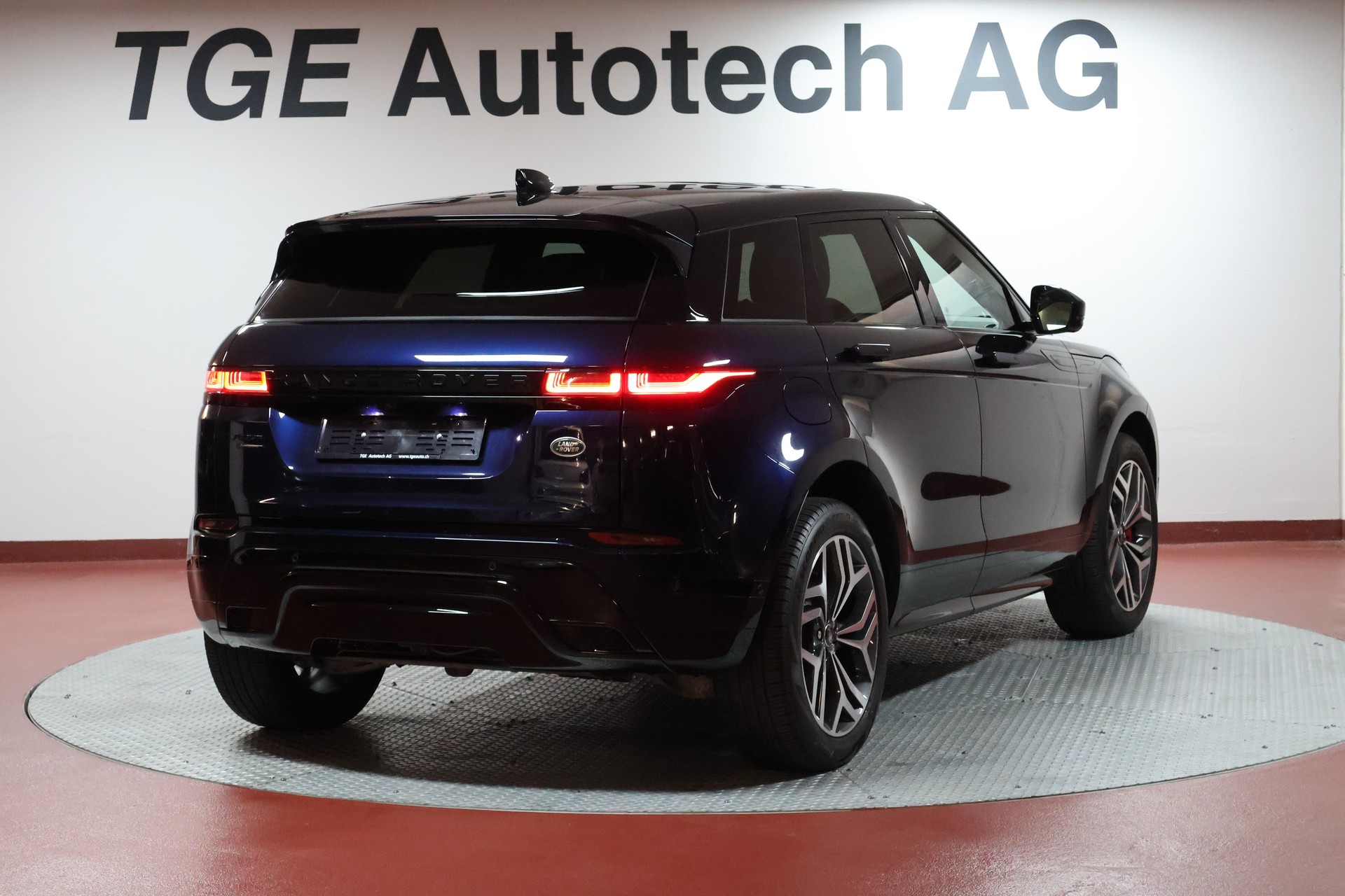 LAND ROVER Range Rover Evoque R-Dynamic P 300e AB AT8-image-21