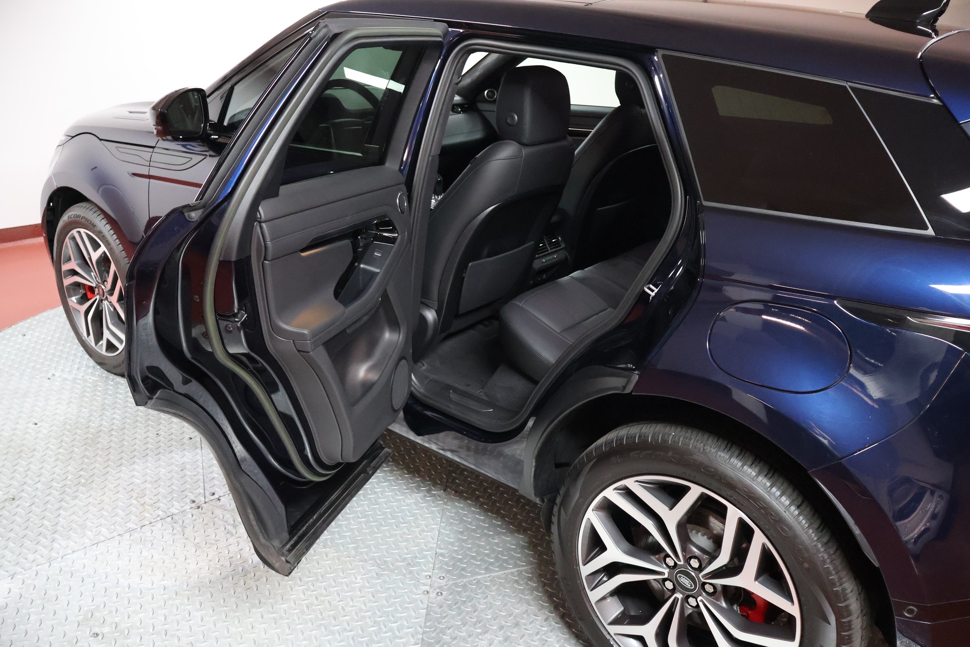LAND ROVER Range Rover Evoque R-Dynamic P 300e AB AT8-image-17