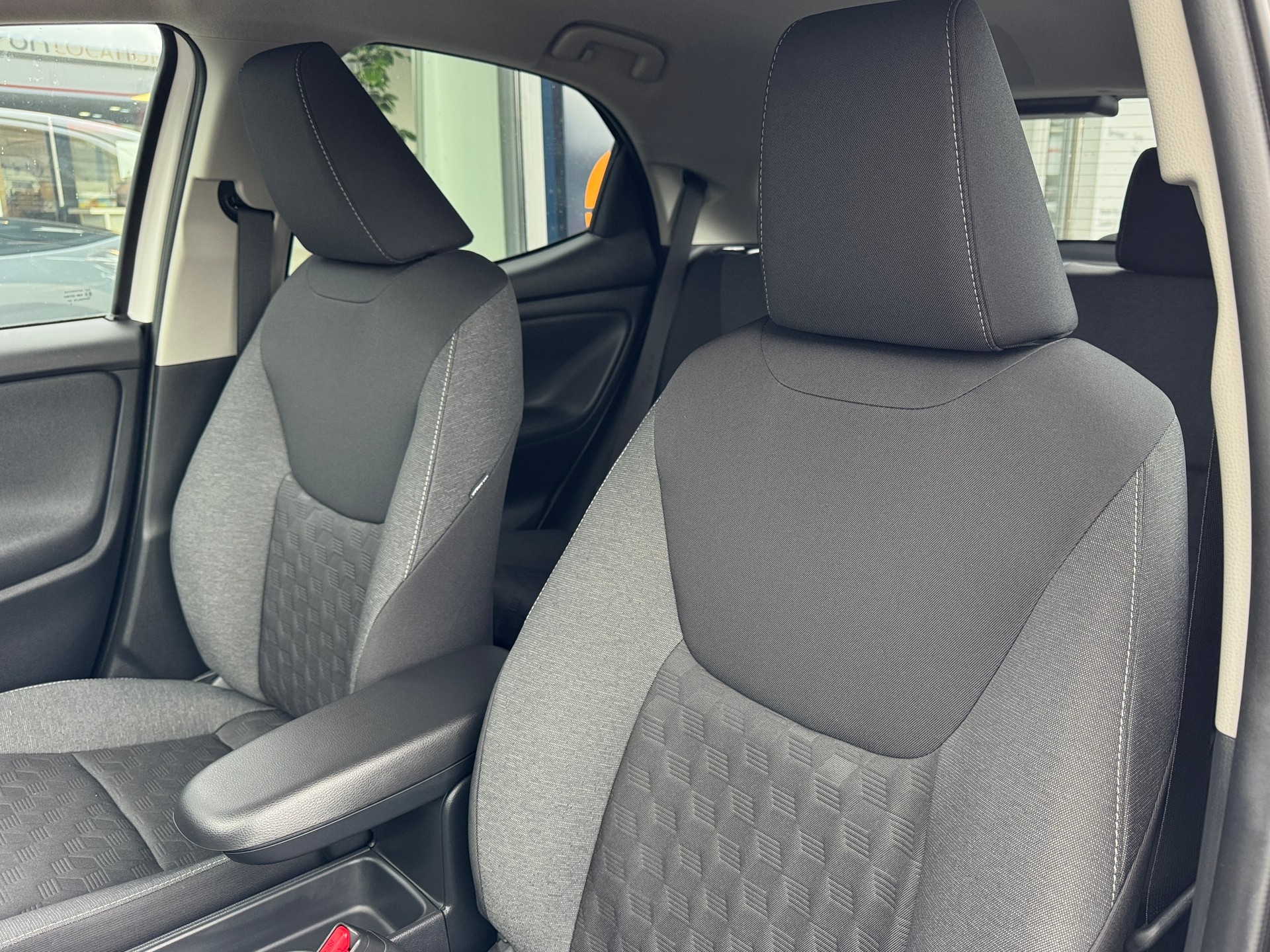 TOYOTA Yaris 1.5 Trend e-CVT-image-9