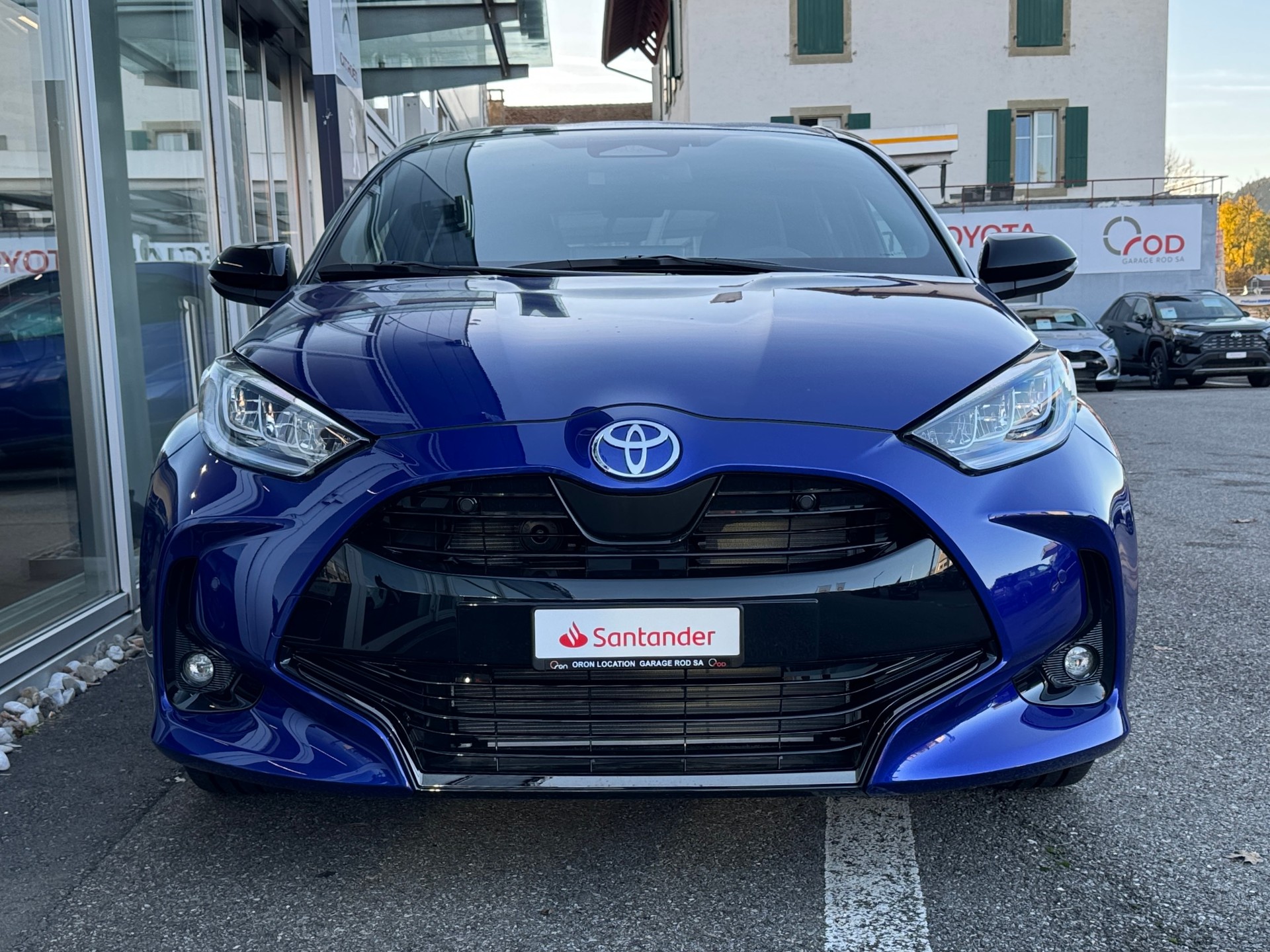TOYOTA Yaris 1.5 Trend e-CVT-showroom-element-1