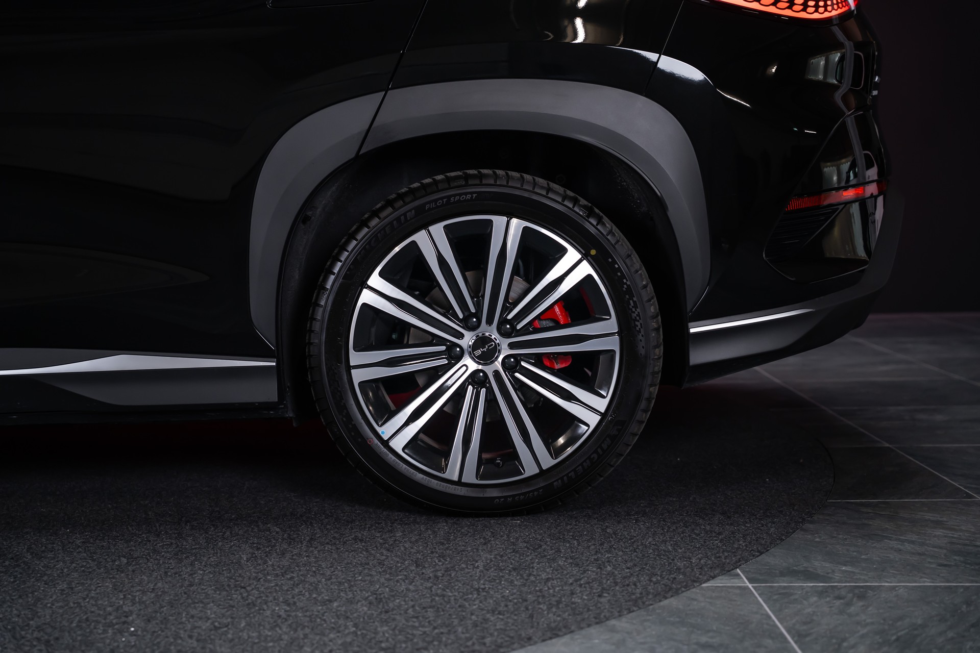 BYD Sealion 7 91,3 kWh Excellence AWD / Panoramadach / Head-Up Display / 360° Kamera-image-7