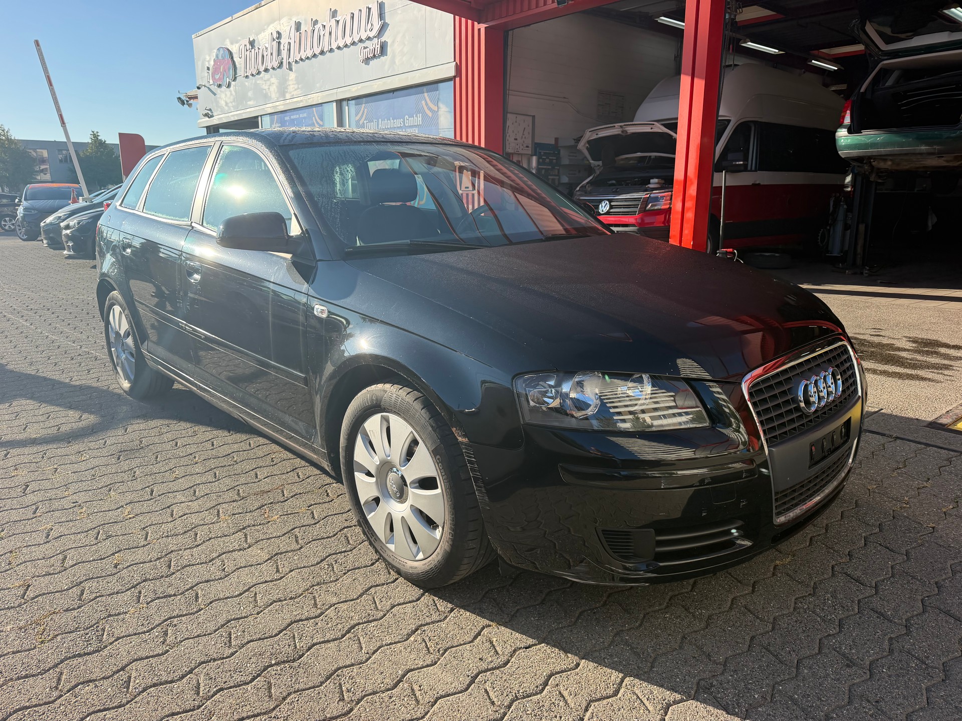 AUDI A3 Sportback 1.8 Turbo FSI Attraction-showroom-element-1