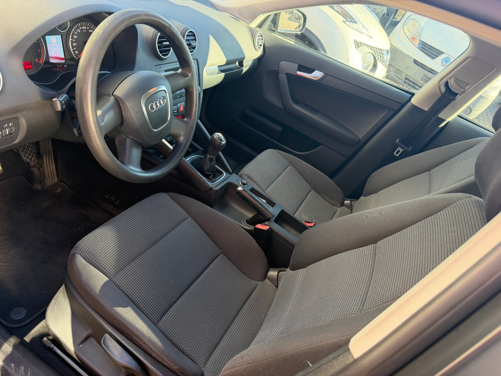 AUDI A3 Sportback 1.8 Turbo FSI Attraction-image-6