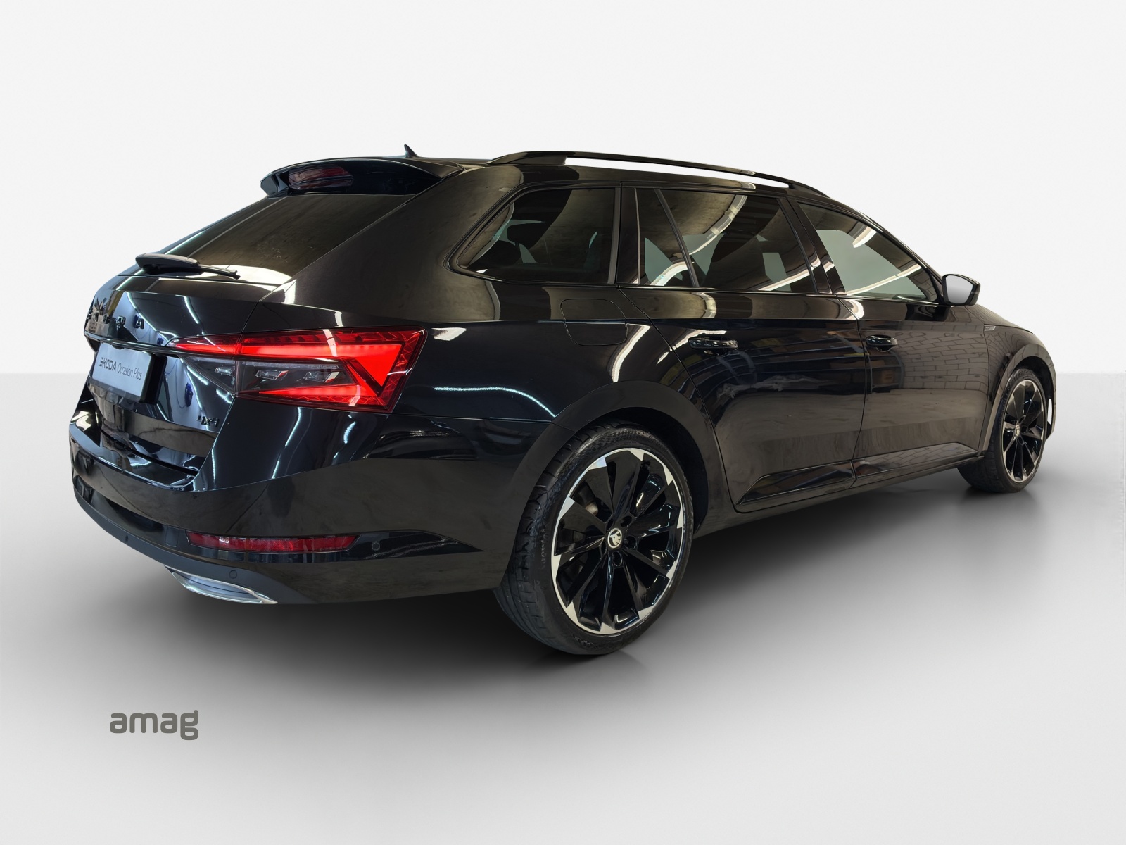 SKODA Superb Combi 2.0 TDi SportLine Light 4x4 DSG-image-4