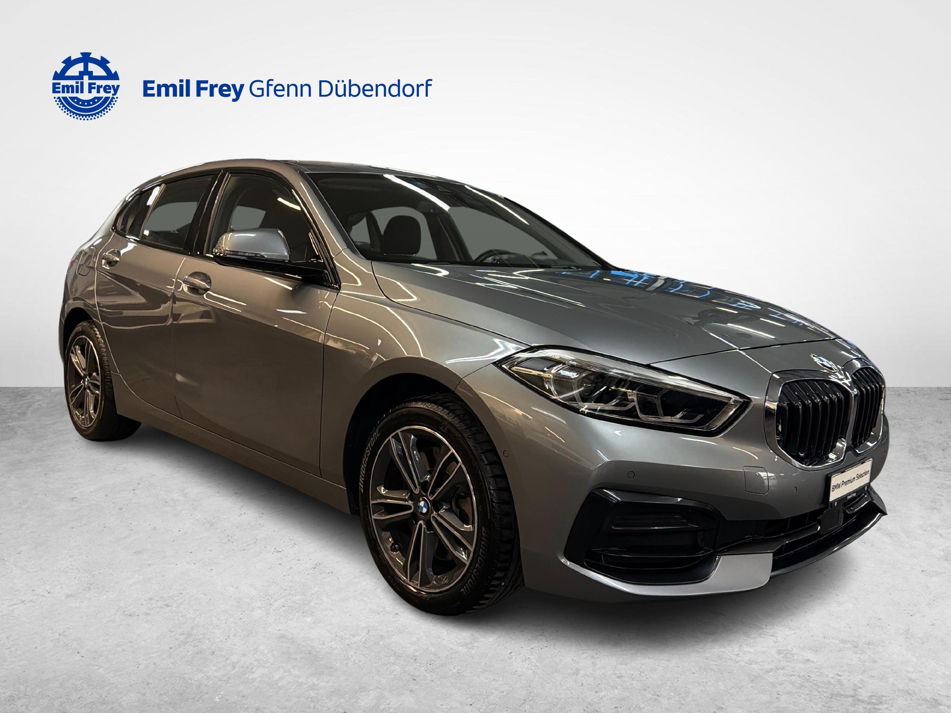 BMW 120d xDrive-showroom-element-3