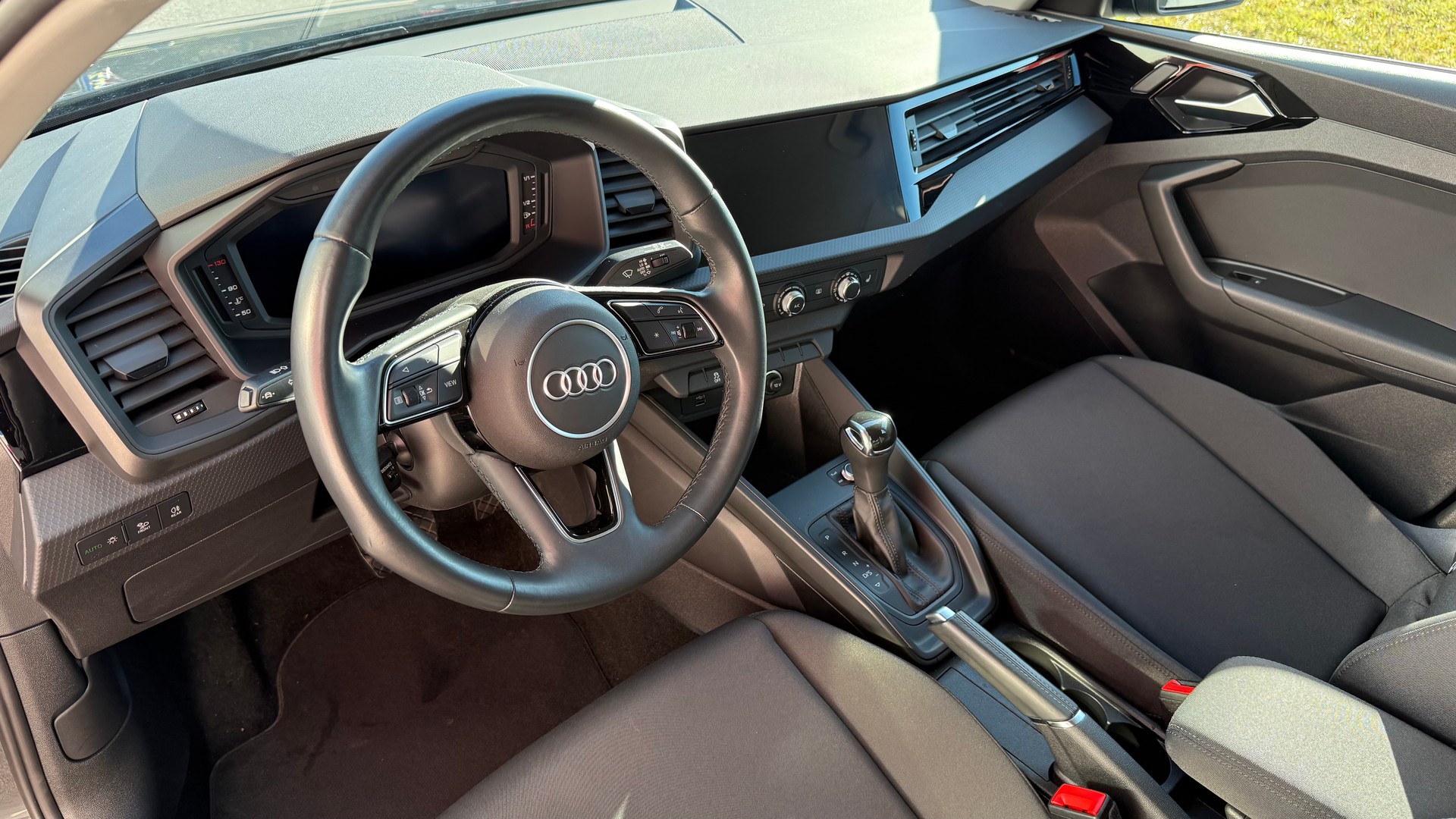 AUDI A1 Sportback 30 TFSI Attraction S-tronic-image-6