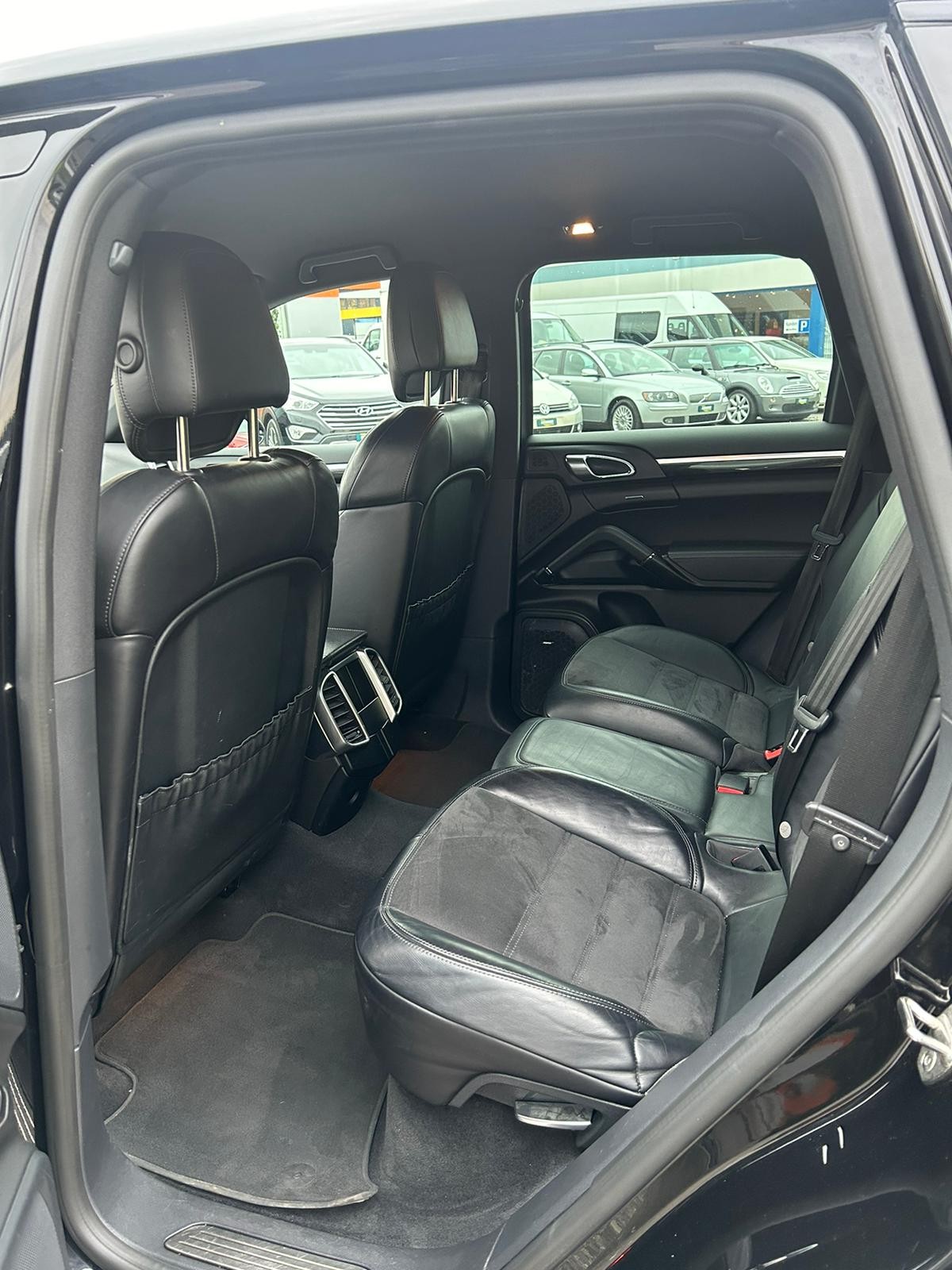 PORSCHE Cayenne Diesel Platinum Edition-image-8