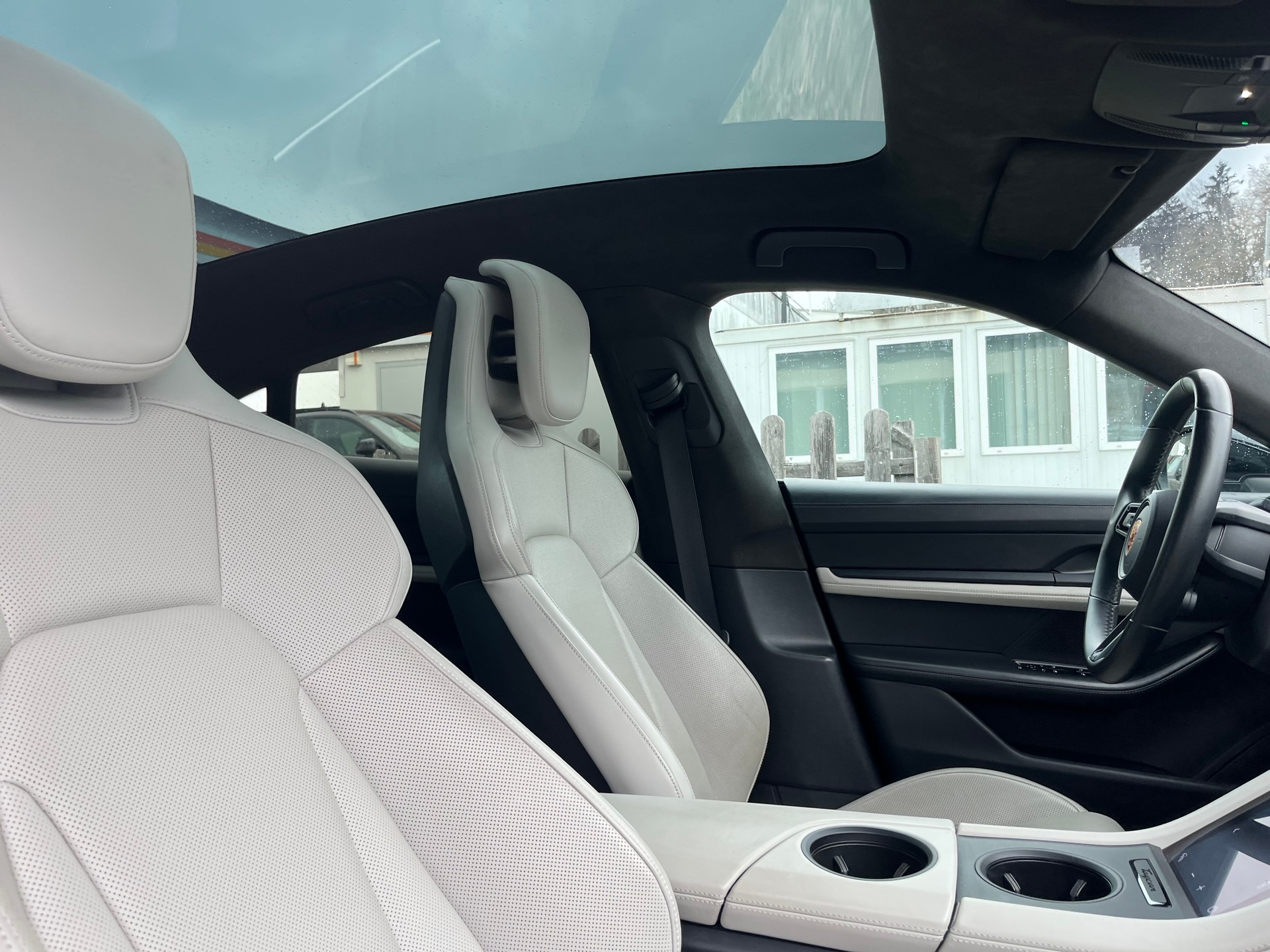 PORSCHE Taycan Turbo-image-10