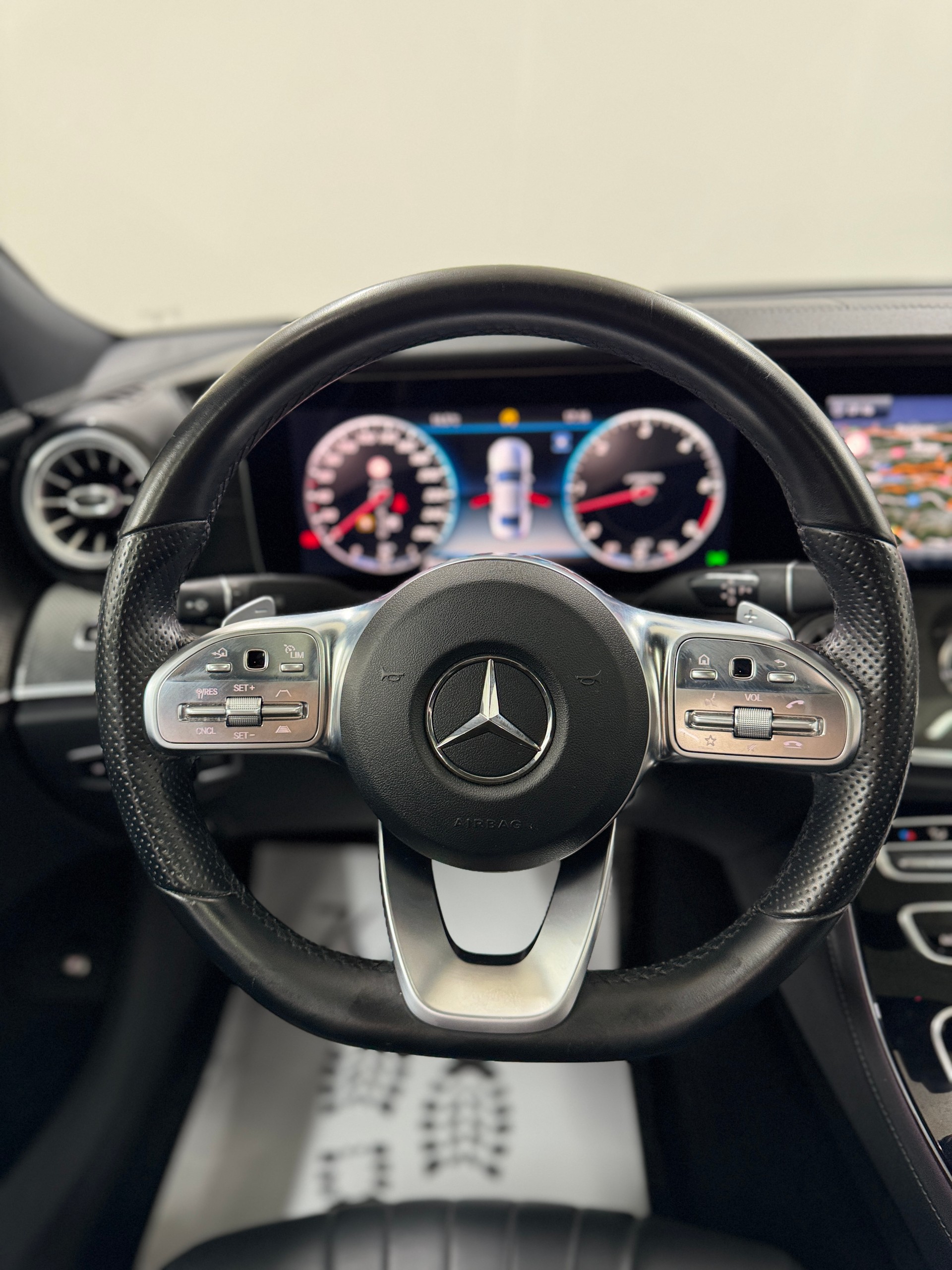 MERCEDES-BENZ CLS 400 d AMG Line 4Matic Grafitgrau 9G-Tronic | 360° Kamera | Glasdach | Carbon Paket | Widescreen Cockpit | Keyless Go |-image-13