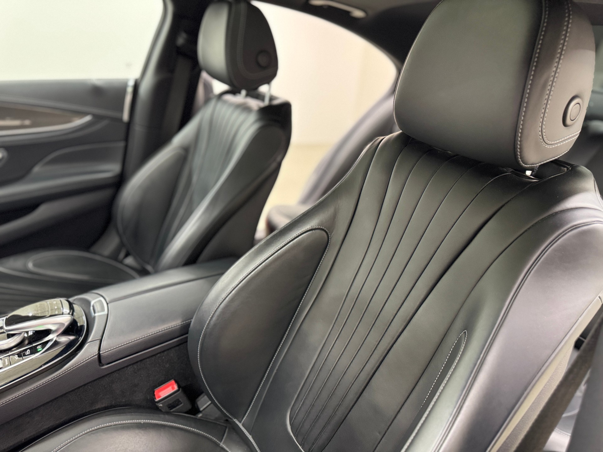 MERCEDES-BENZ CLS 400 d AMG Line 4Matic Grafitgrau 9G-Tronic | 360° Kamera | Glasdach | Carbon Paket | Widescreen Cockpit | Keyless Go |-image-7