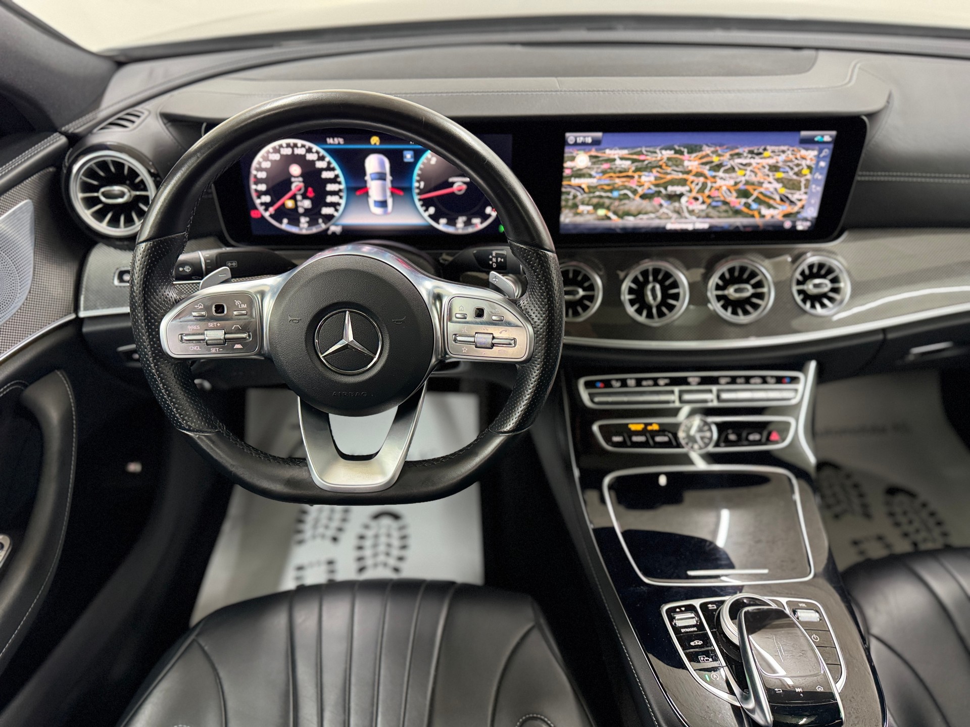 MERCEDES-BENZ CLS 400 d AMG Line 4Matic Grafitgrau 9G-Tronic | 360° Kamera | Glasdach | Carbon Paket | Widescreen Cockpit | Keyless Go |-image-12