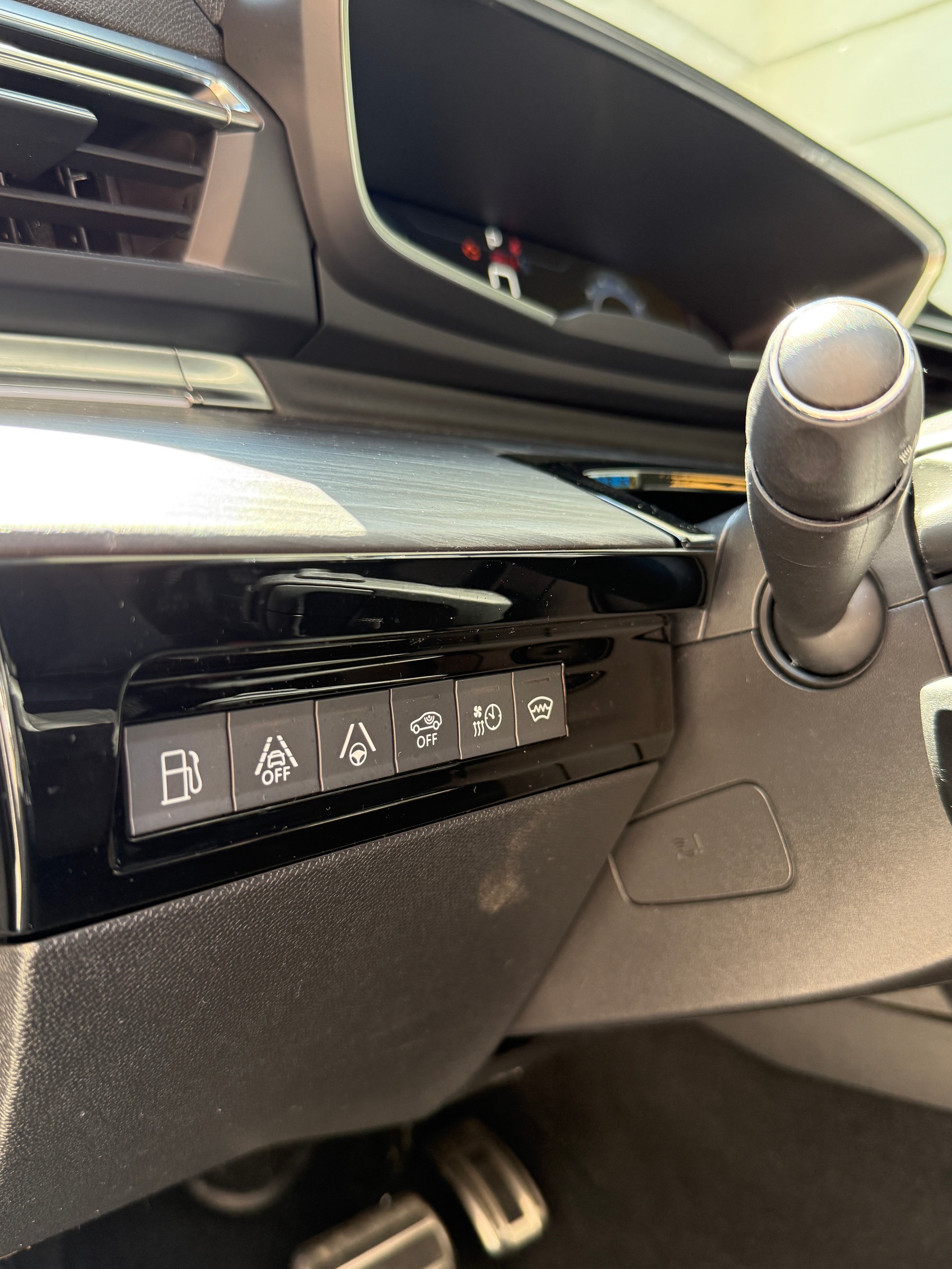 PEUGEOT 508 SW Hybrid4 360 e Sport Engineered-image-11