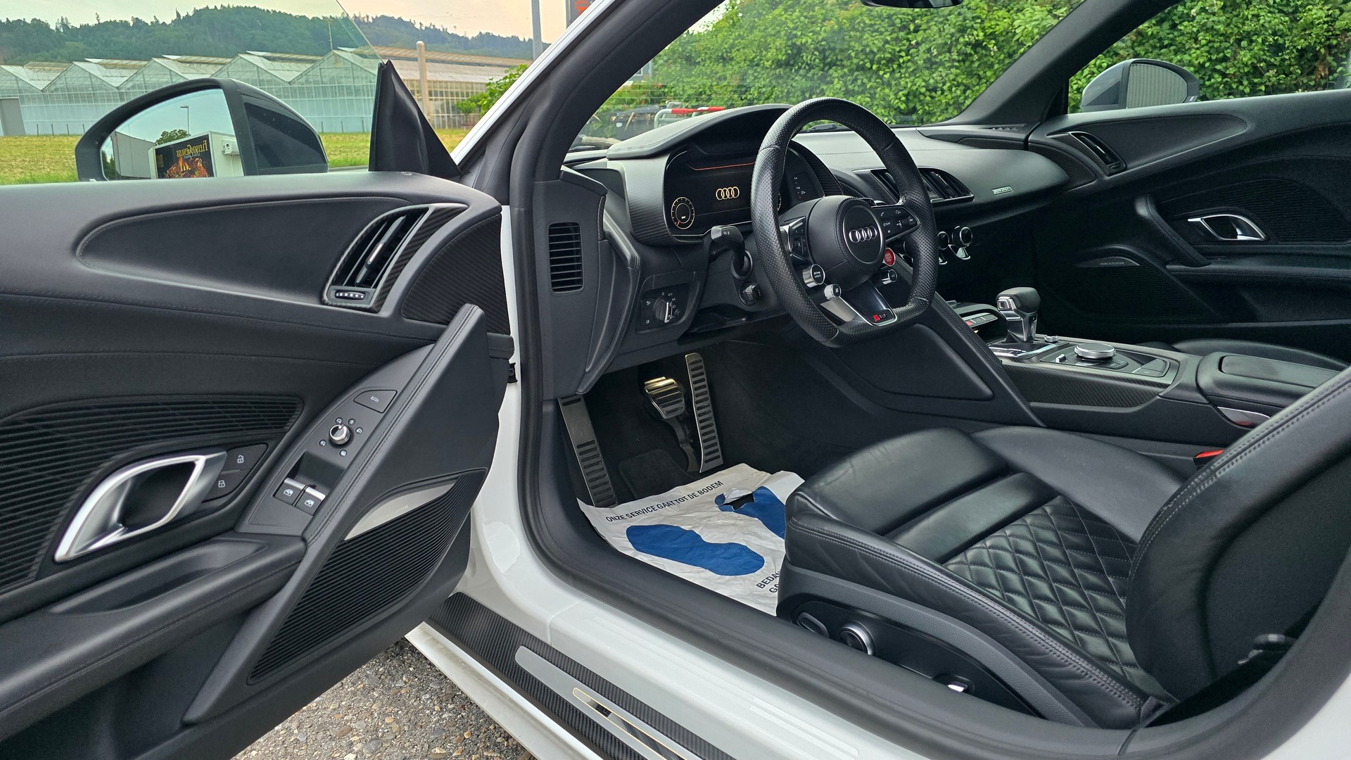 AUDI R8 Coupé 5.2 plus S-Tronic Carbon-image-16