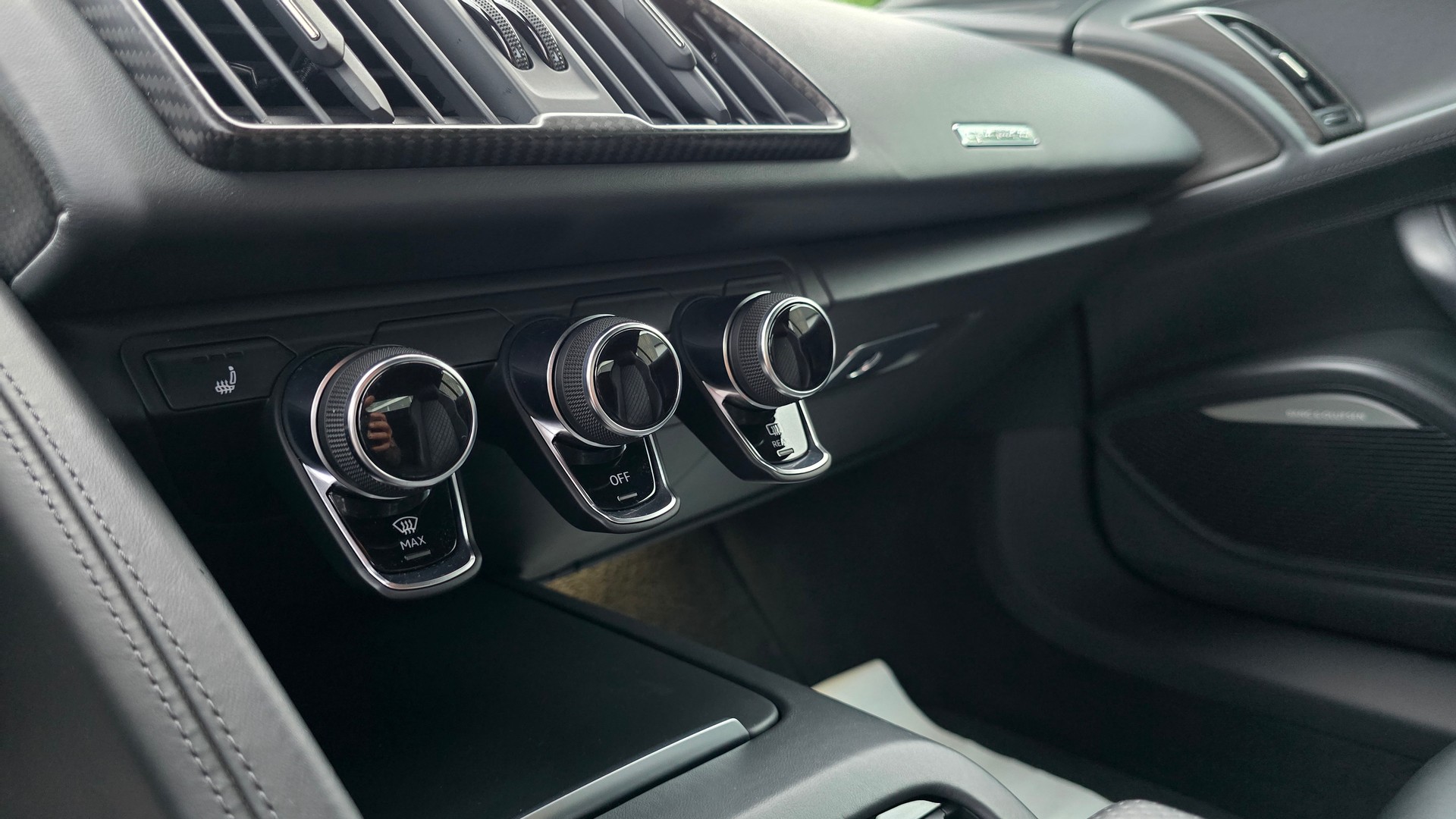 AUDI R8 Coupé 5.2 plus S-Tronic Carbon-image-21