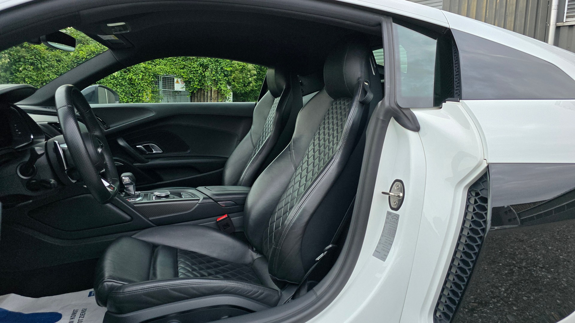 AUDI R8 Coupé 5.2 plus S-Tronic Carbon-image-17