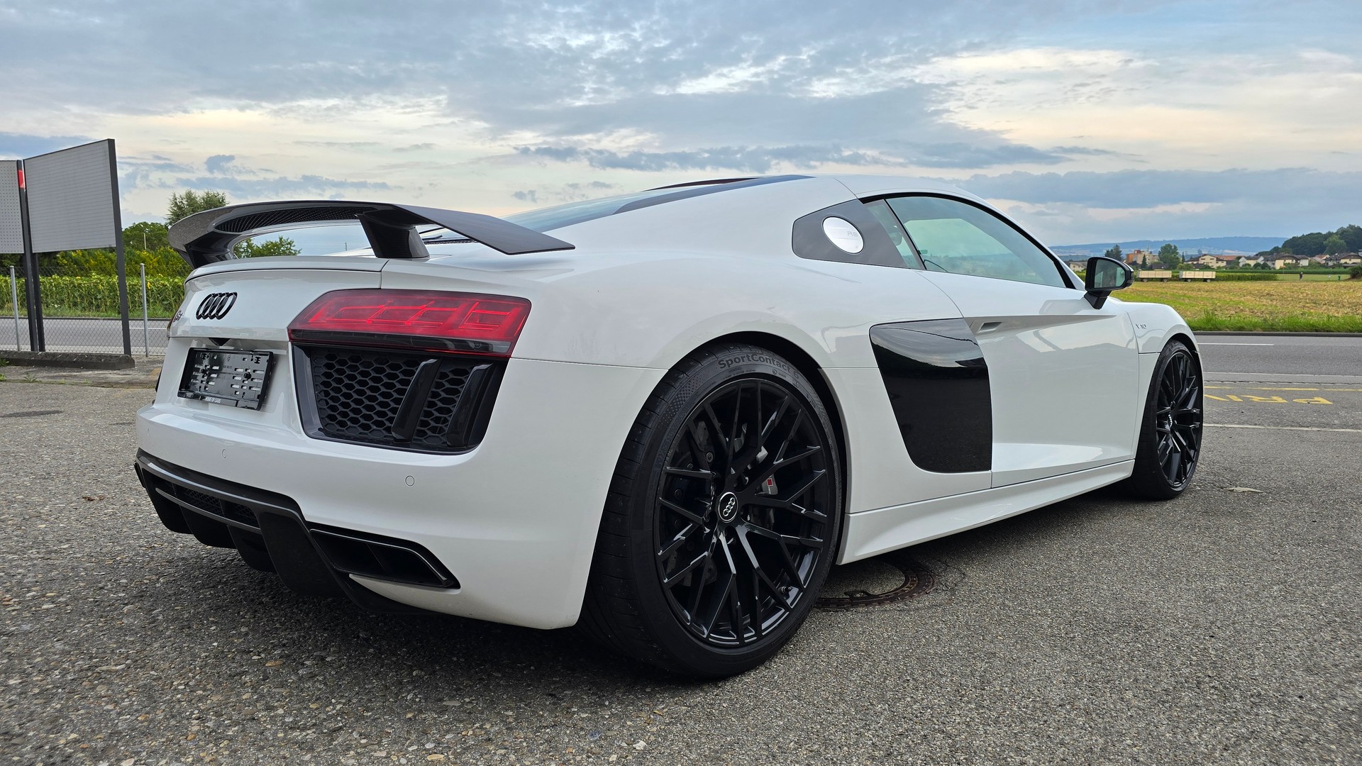 AUDI R8 Coupé 5.2 plus S-Tronic Carbon-image-10