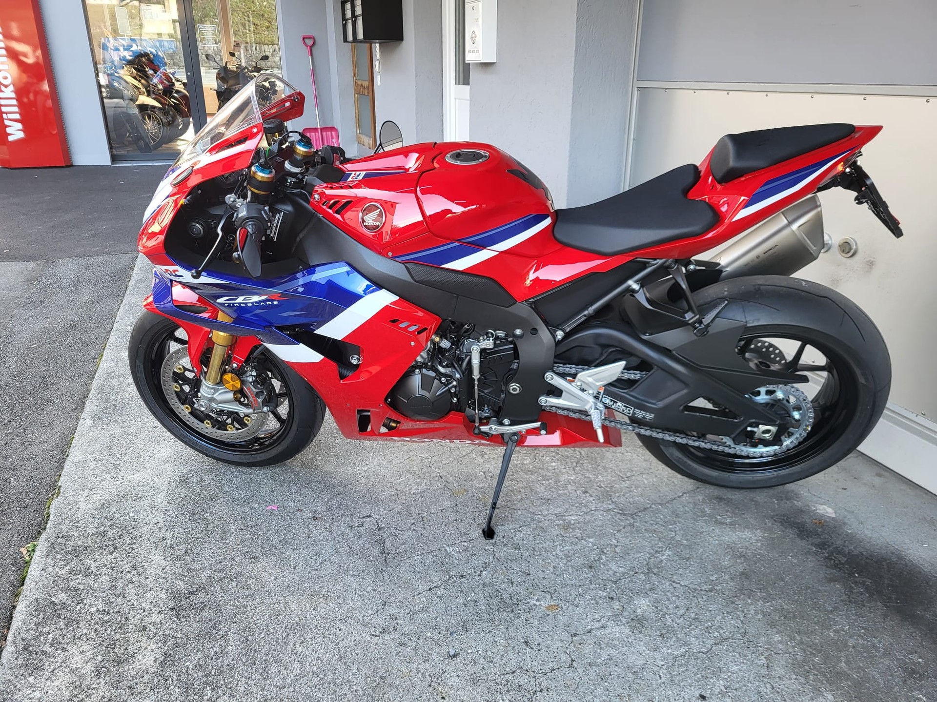 HONDA CBR 1000 RR-R Fireblade SP-image-9