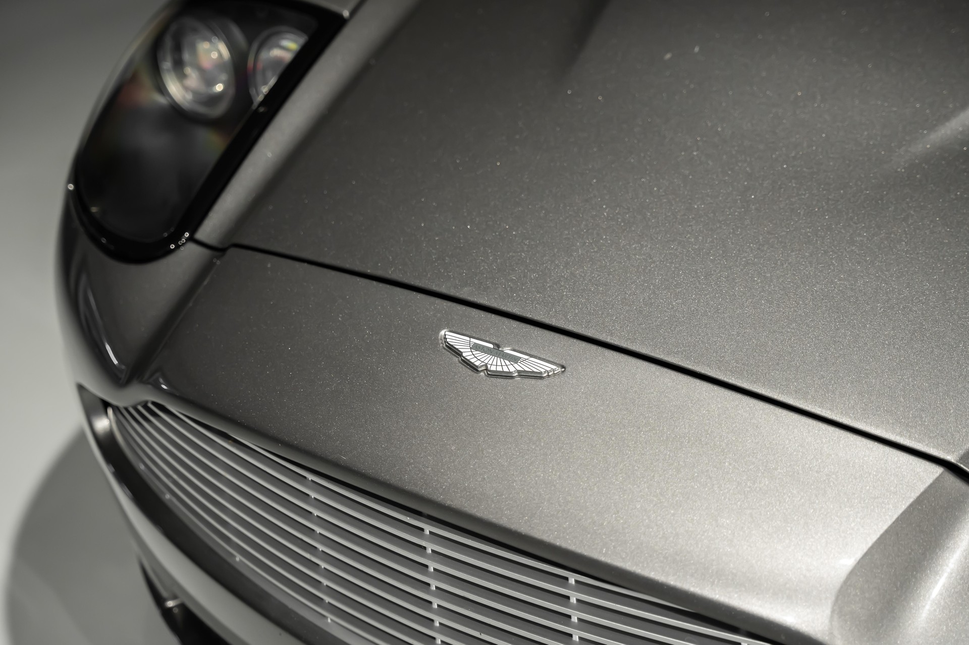 ASTON MARTIN Vanquish 6.0 V12-image-4