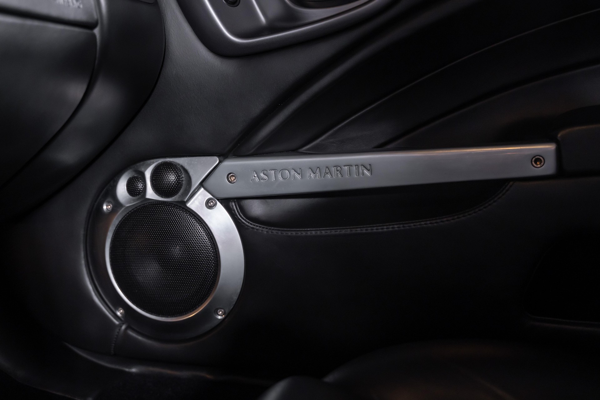 ASTON MARTIN Vanquish 6.0 V12-image-25