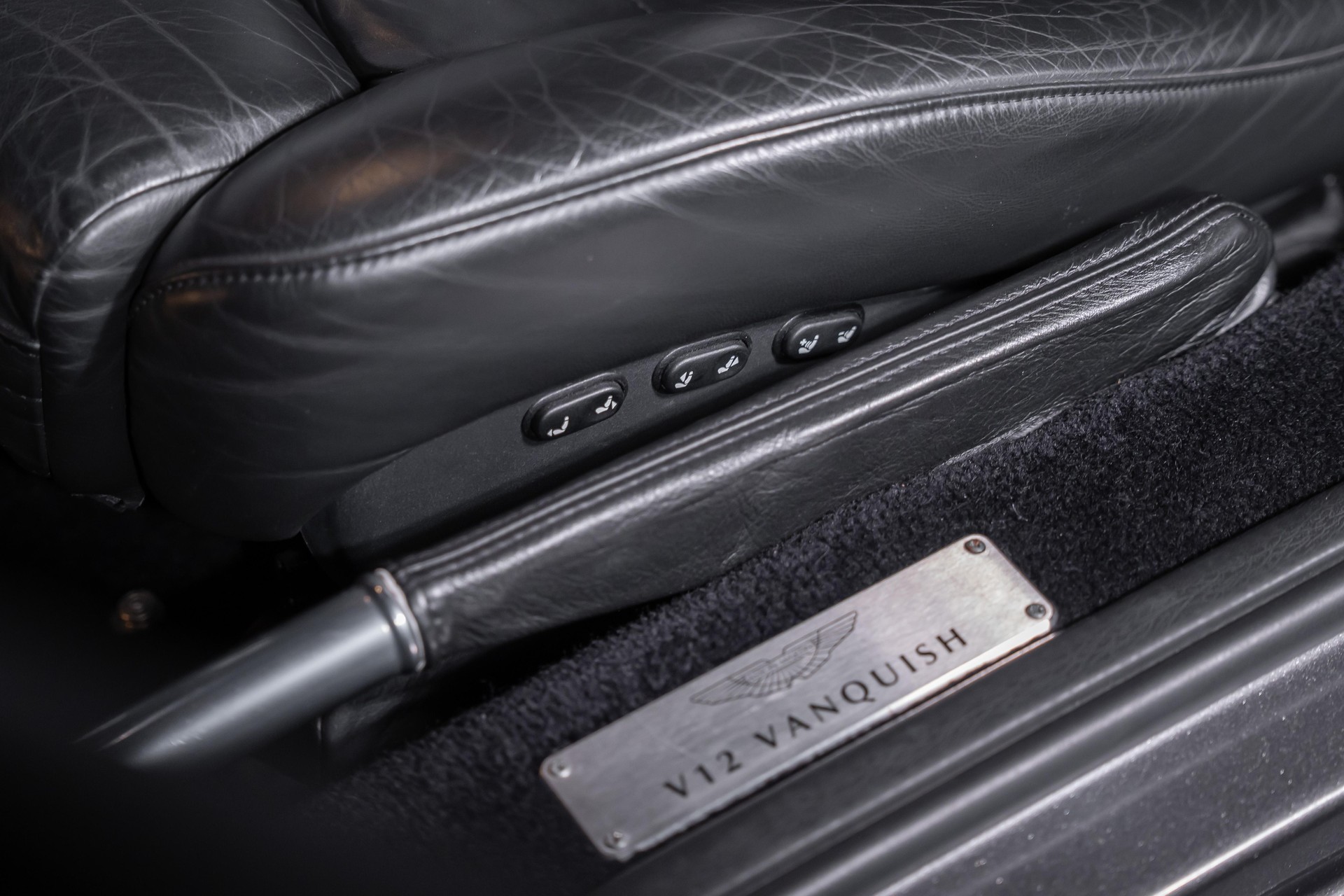 ASTON MARTIN Vanquish 6.0 V12-image-16