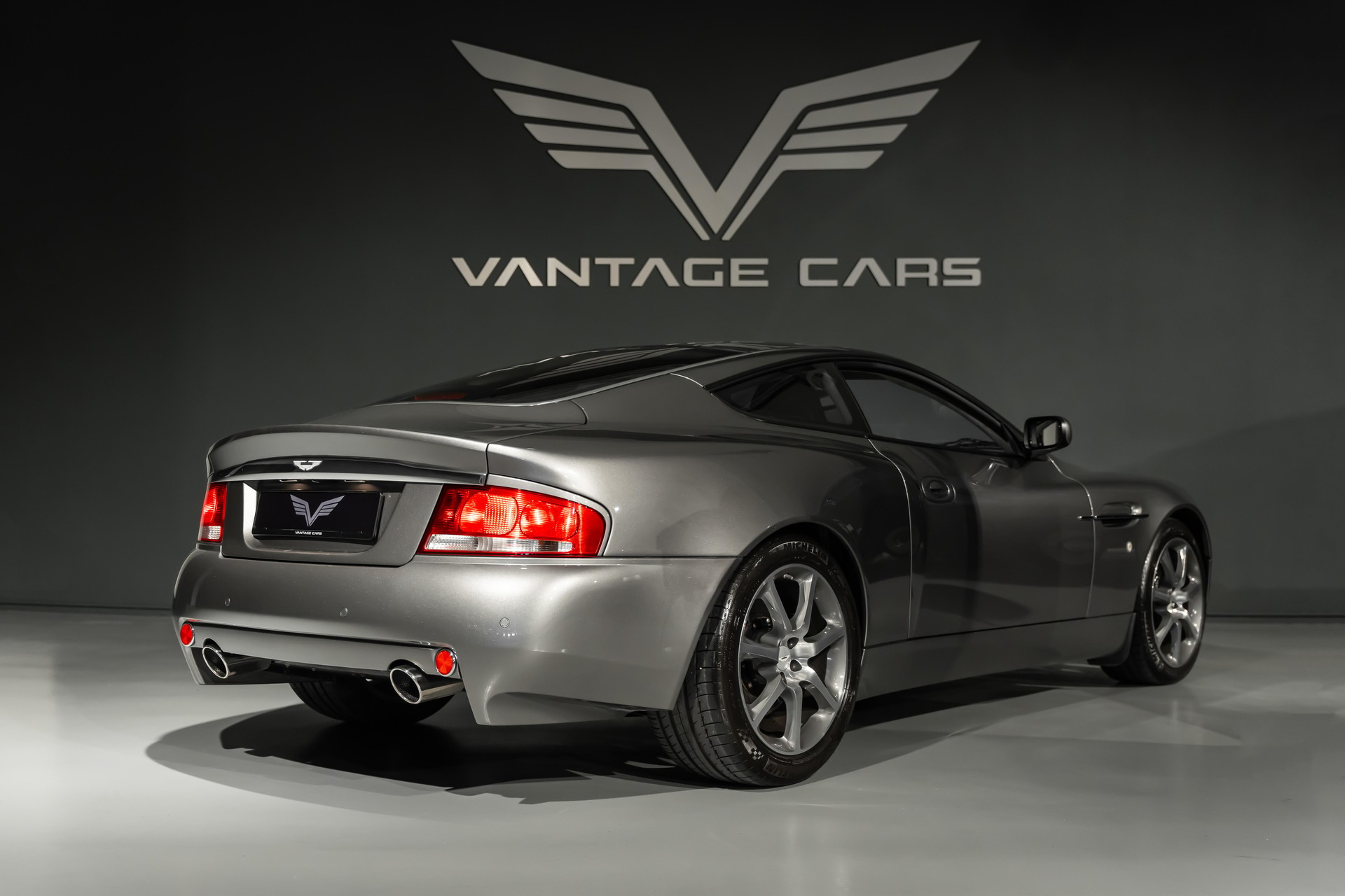 ASTON MARTIN Vanquish 6.0 V12-image-10