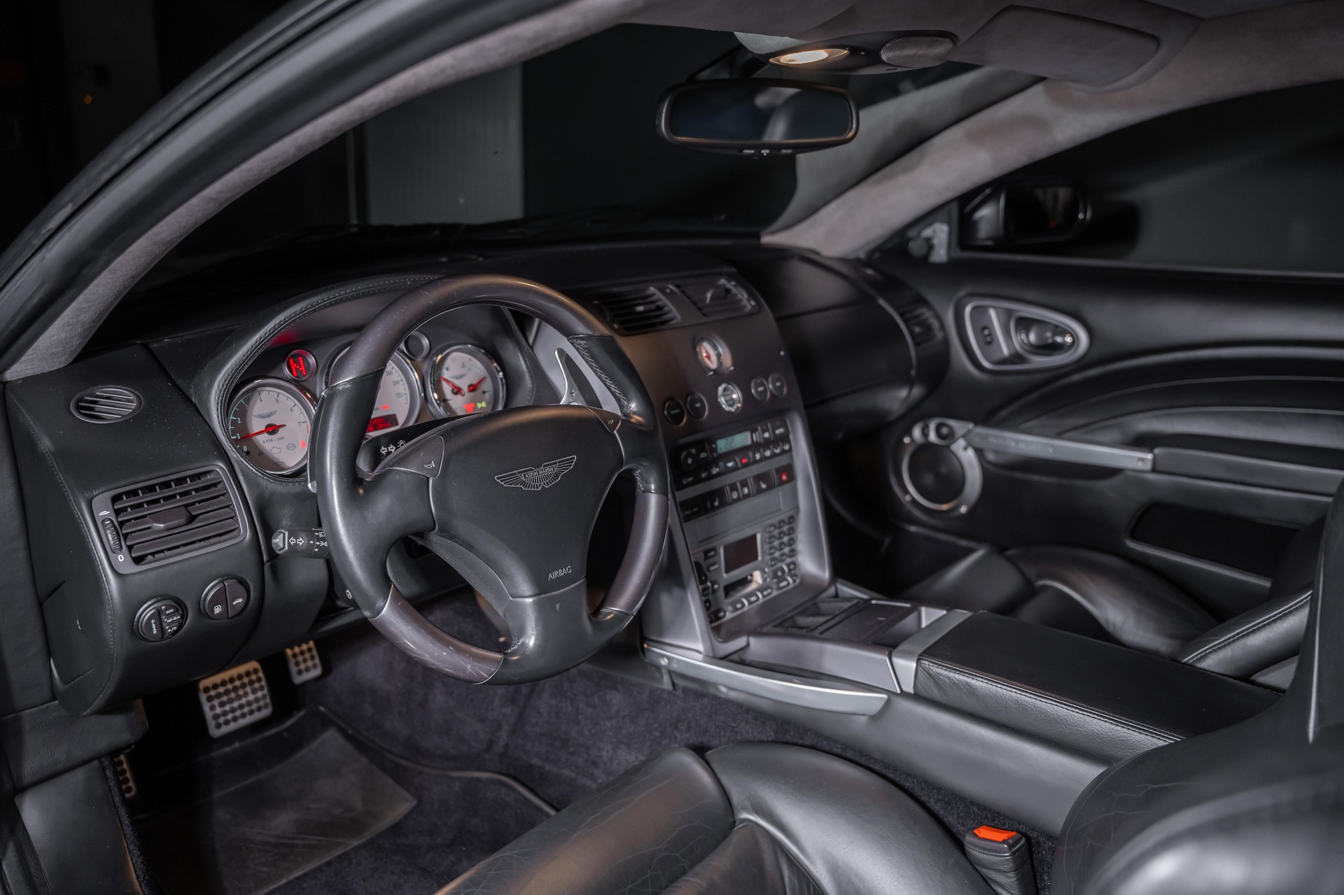 ASTON MARTIN Vanquish 6.0 V12-image-13