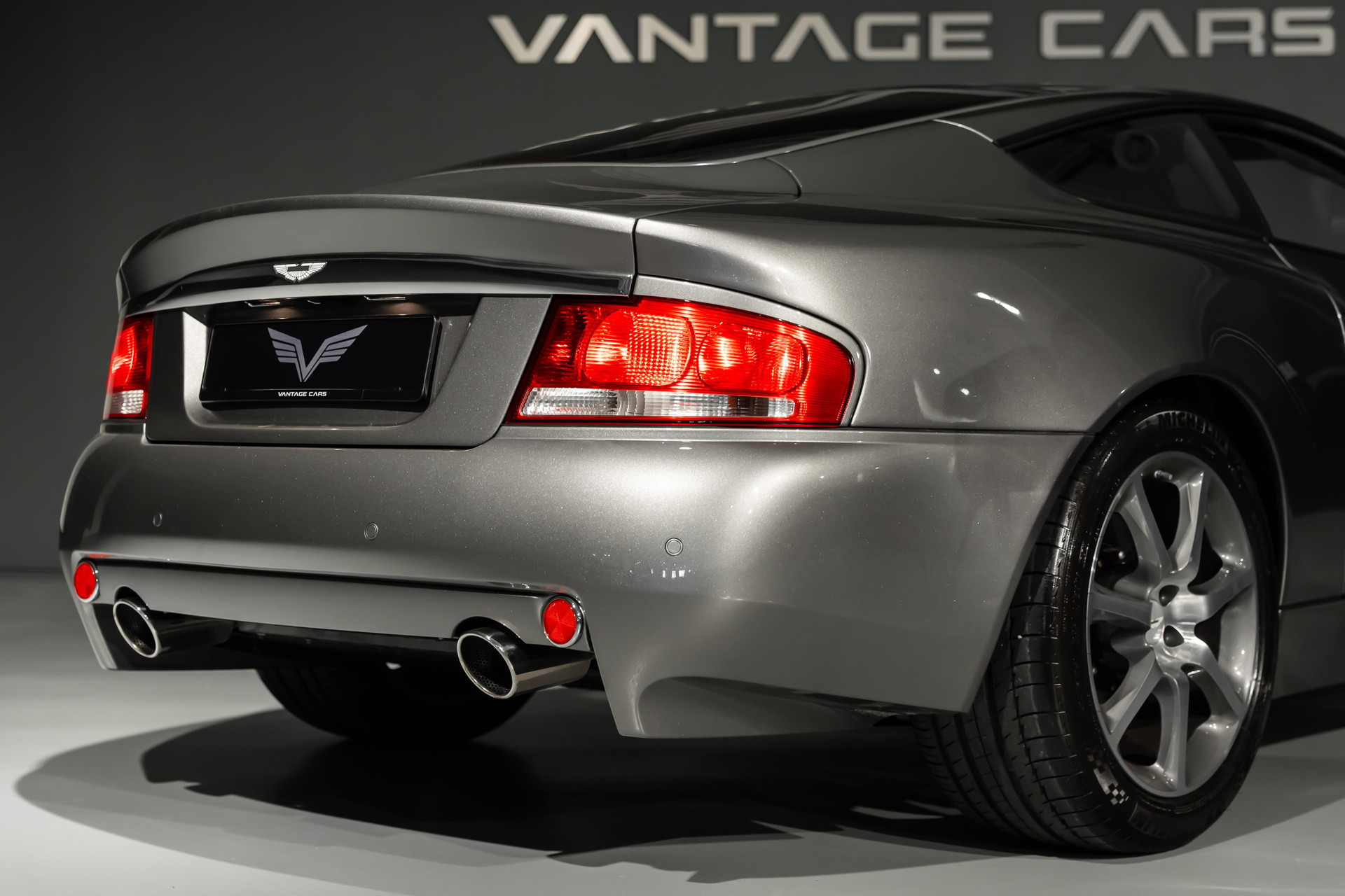 ASTON MARTIN Vanquish 6.0 V12-image-11