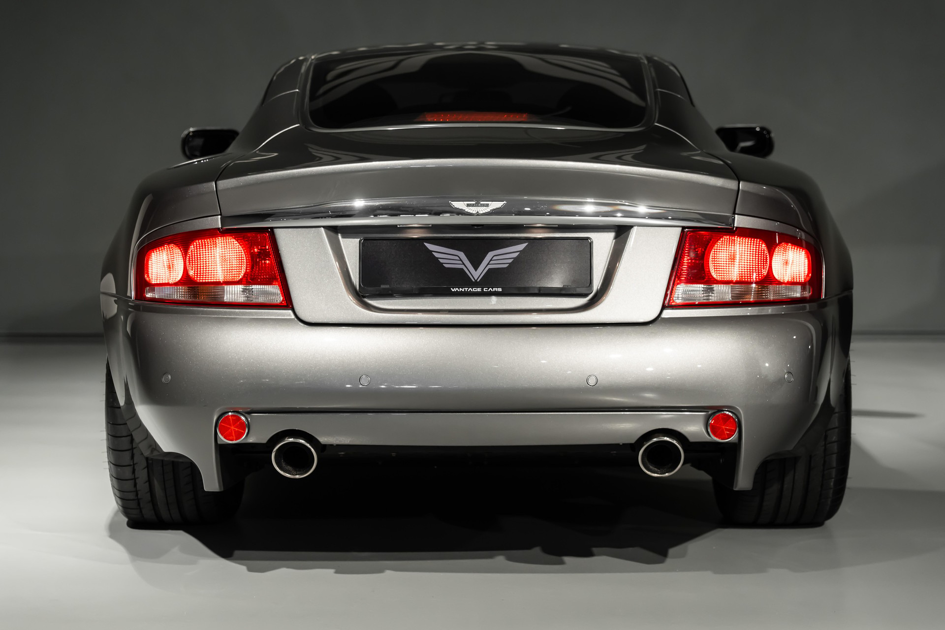 ASTON MARTIN Vanquish 6.0 V12-image-12